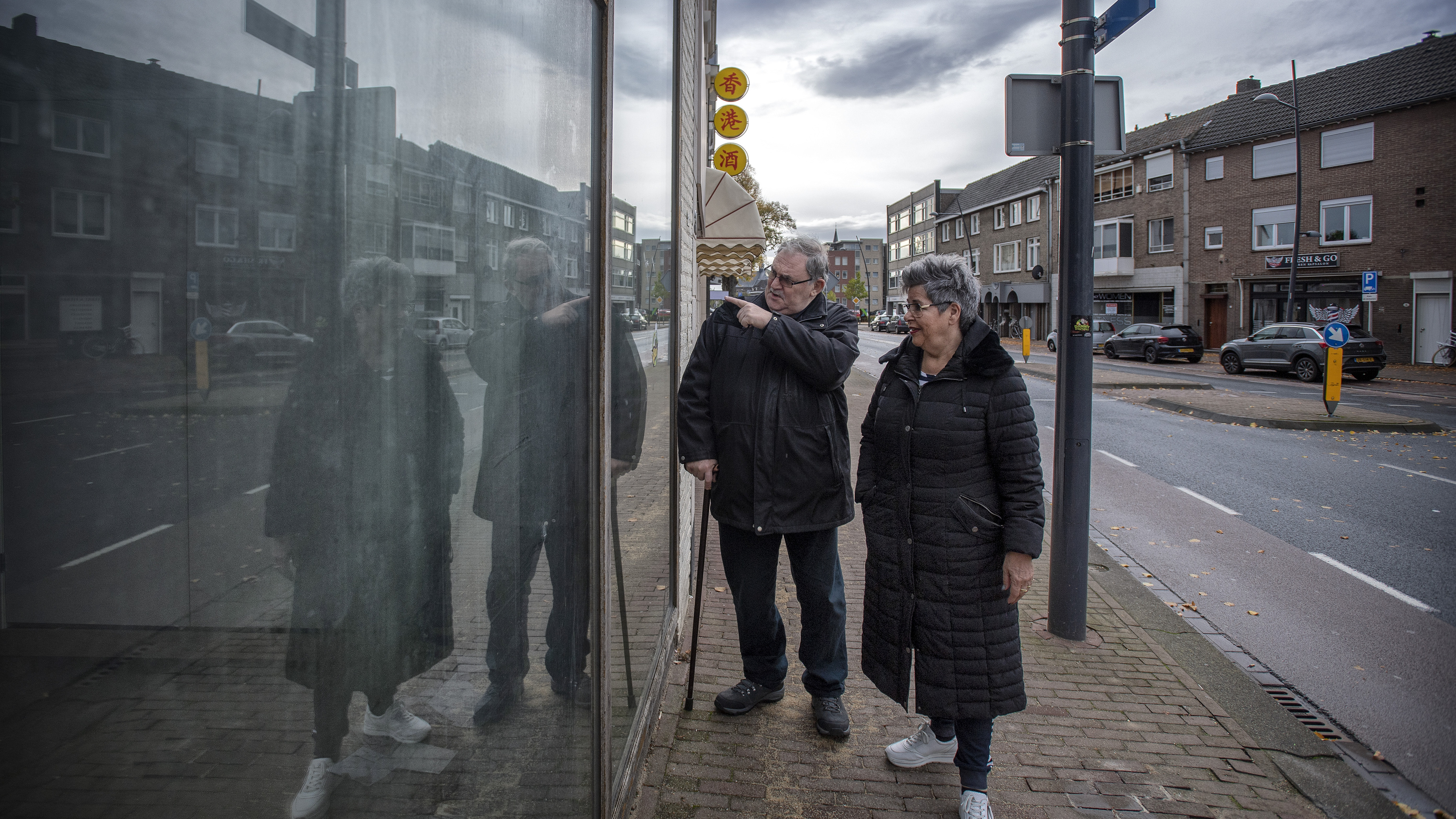 Bewoners en winkeliers zien de ooit bloeiende Streeperstraat in Schaesberg steeds meer verpauperen