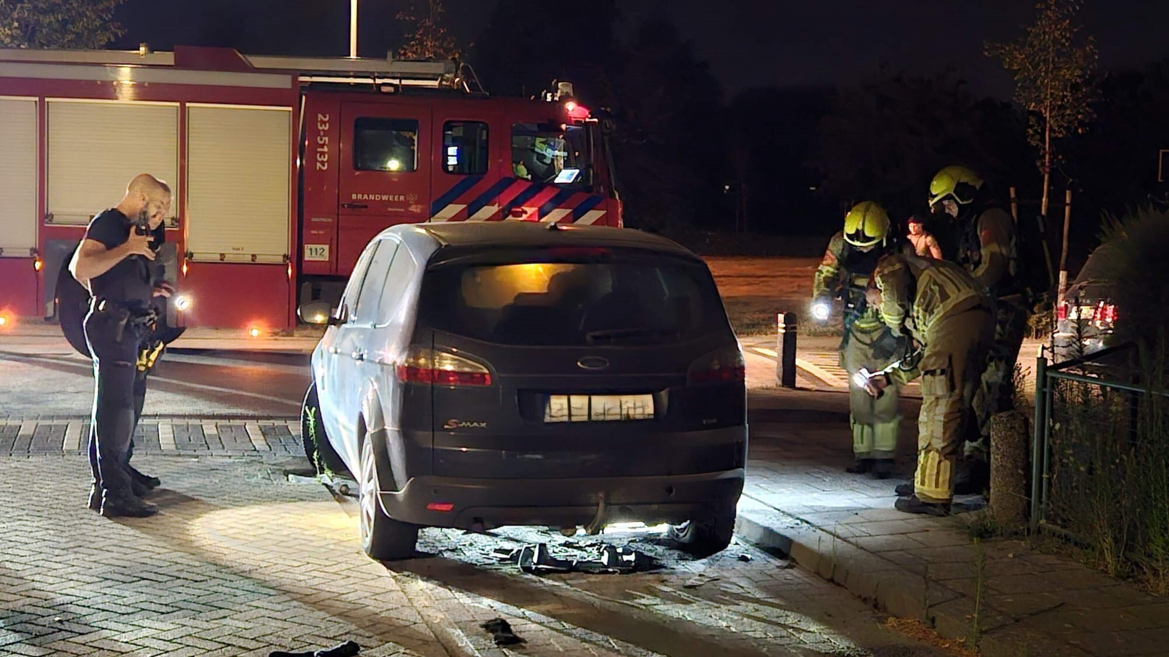 Buurt opgeschrikt door explosie bij geparkeerde auto in Roermond