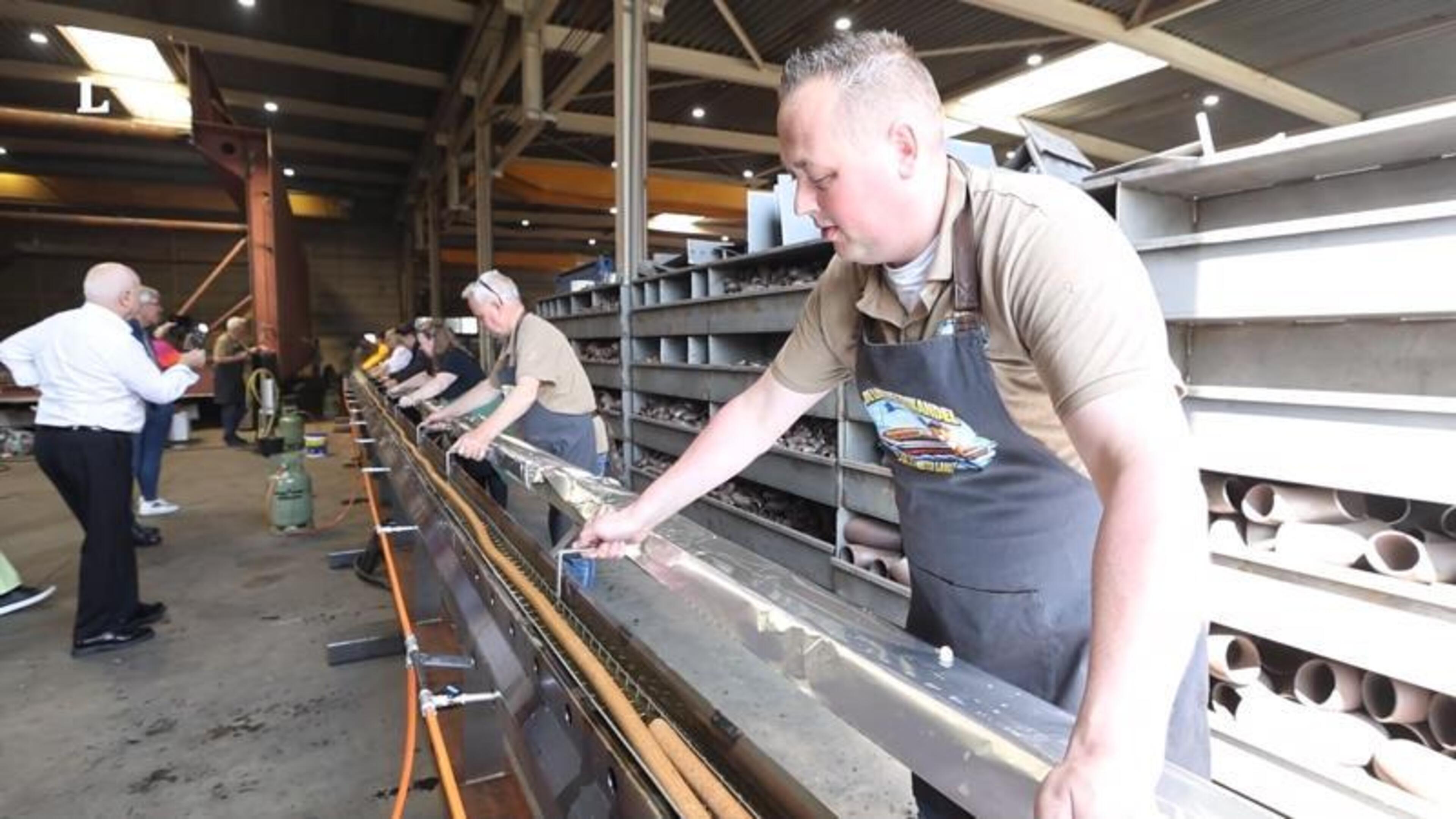 Generale repetitie voor een frikandel van 38 meter lang in Maasbracht
