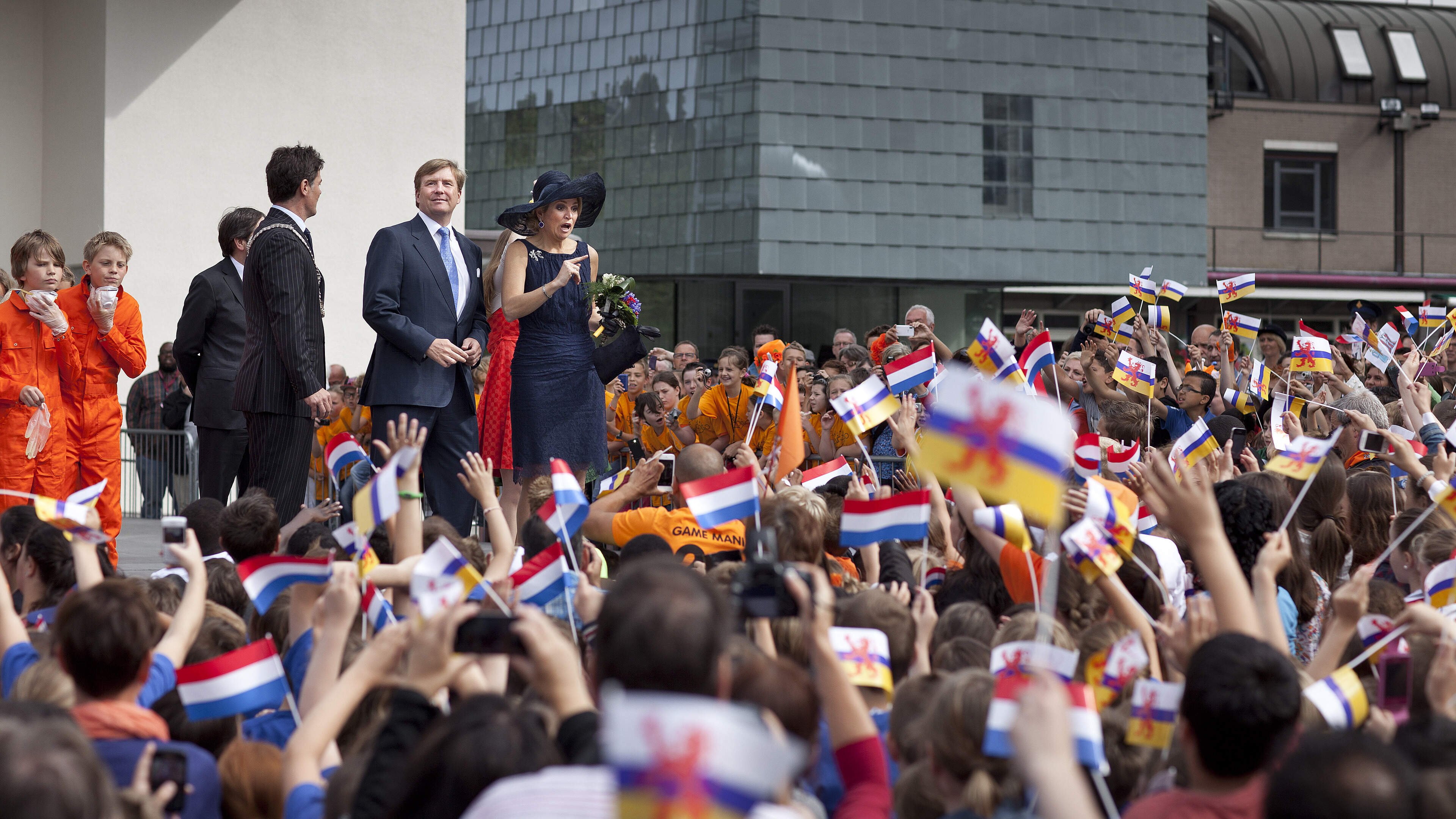 En weer komt de koning, nu voor opening Glanerbrook: is Willem-Alexander de laatste tijd écht vaker 