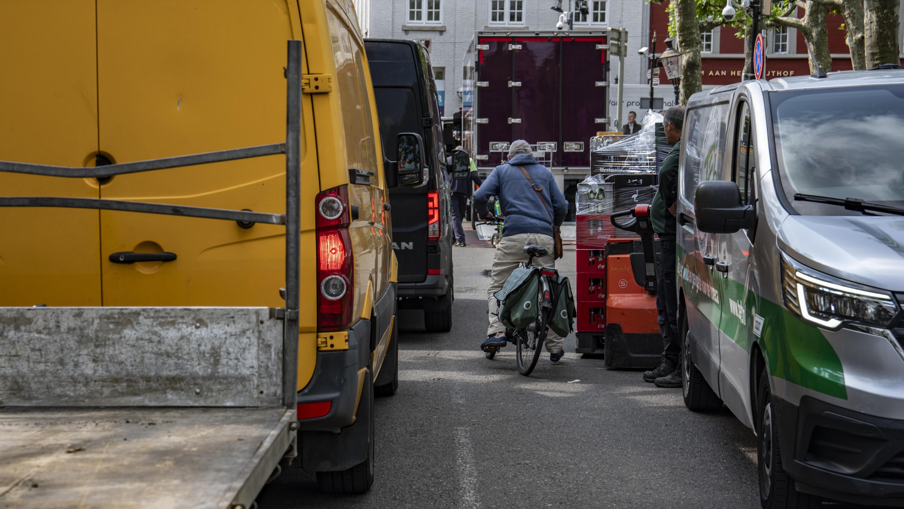 Minder busjes in binnenstad Maastricht is mogelijk, maar blijft flinke drempel voor ondernemer: ‘We