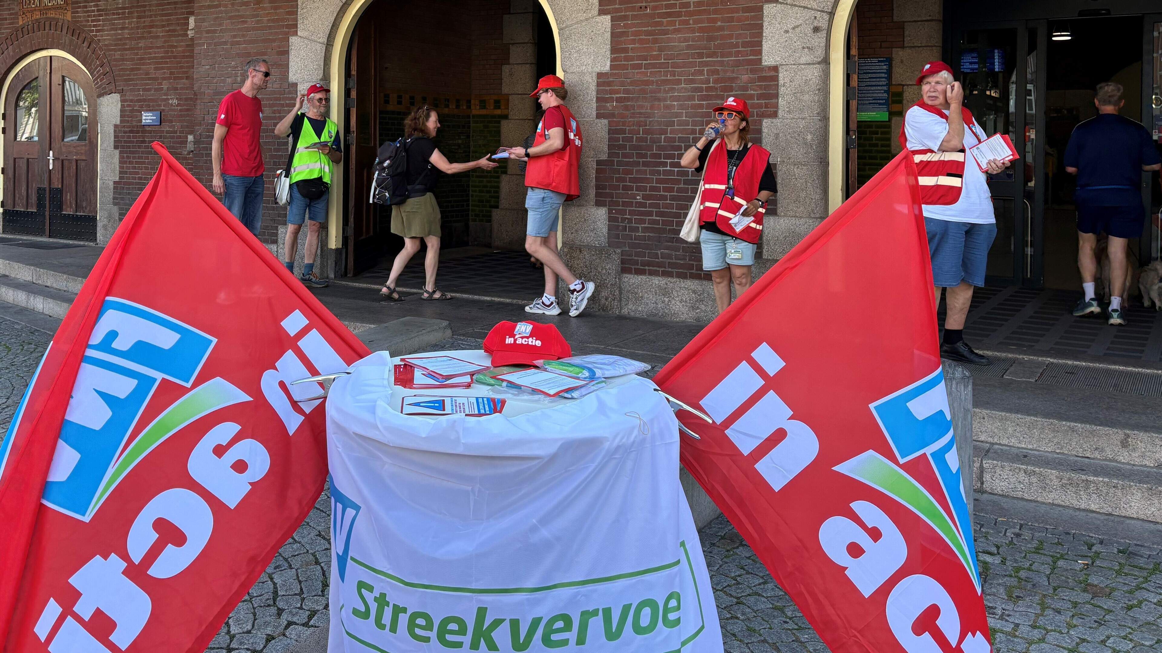Vakbonden willen mensen meer bewust maken van ‘rampzalige impact kabinetsplannen op sociale zekerhei