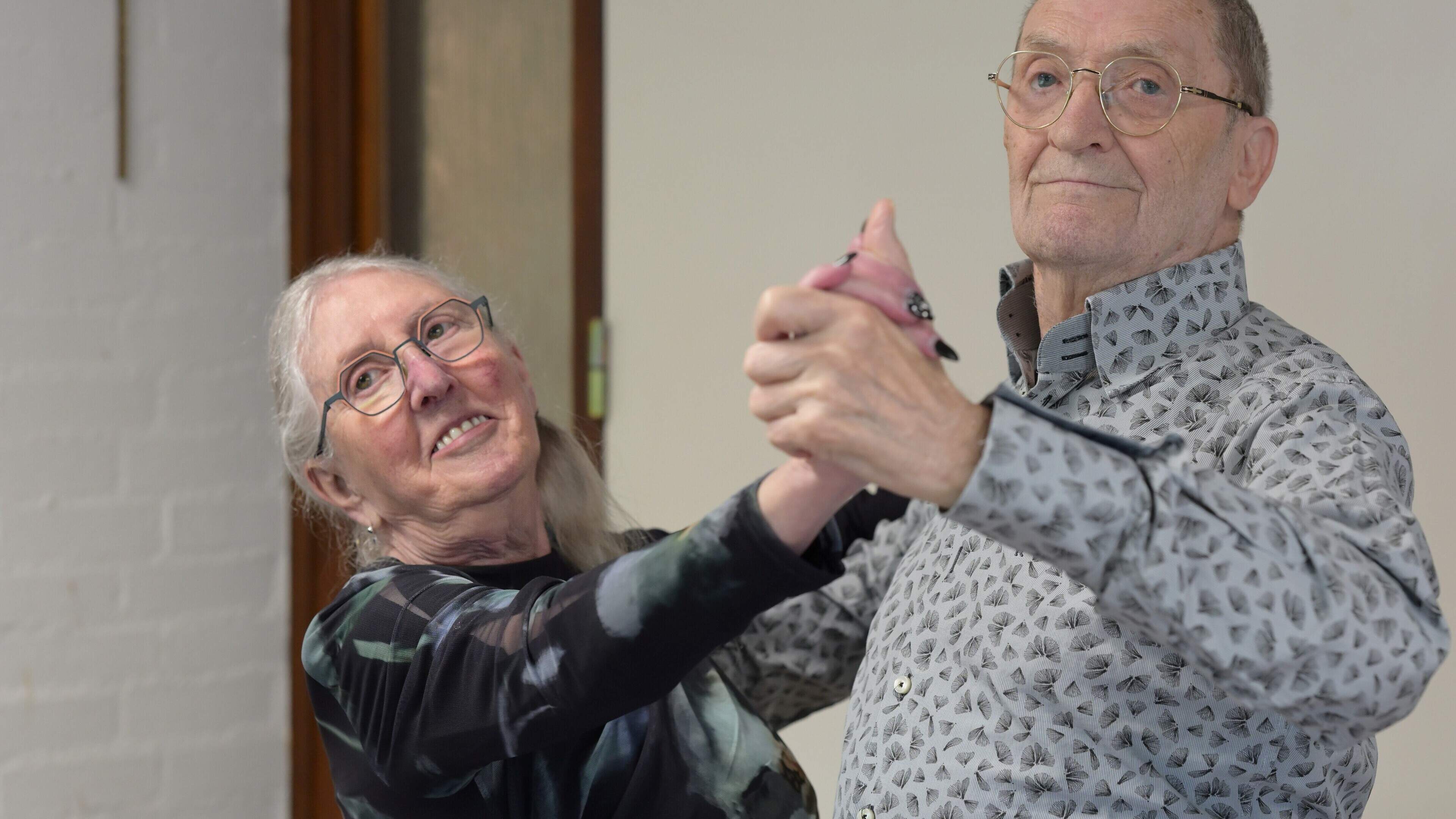 De slowfox als rode draad in 60 jaar huwelijk: André en Ellie uit Kerkrade gaan dansend door het lev