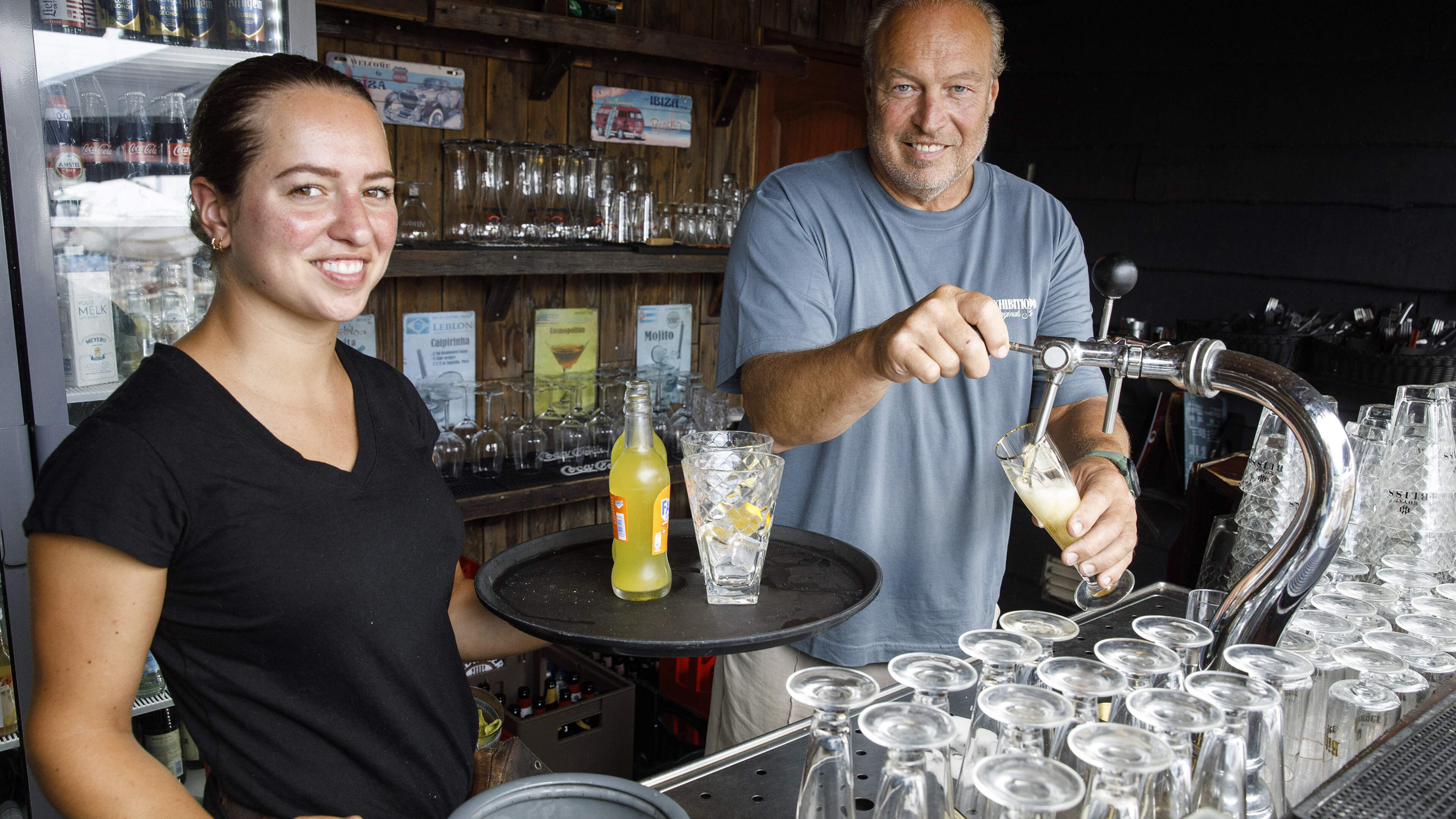 De familie Suijlen van Eetcafé Hatenboer weet na 25 jaar wel wat de Duitse gasten willen: ‘Veel, ver