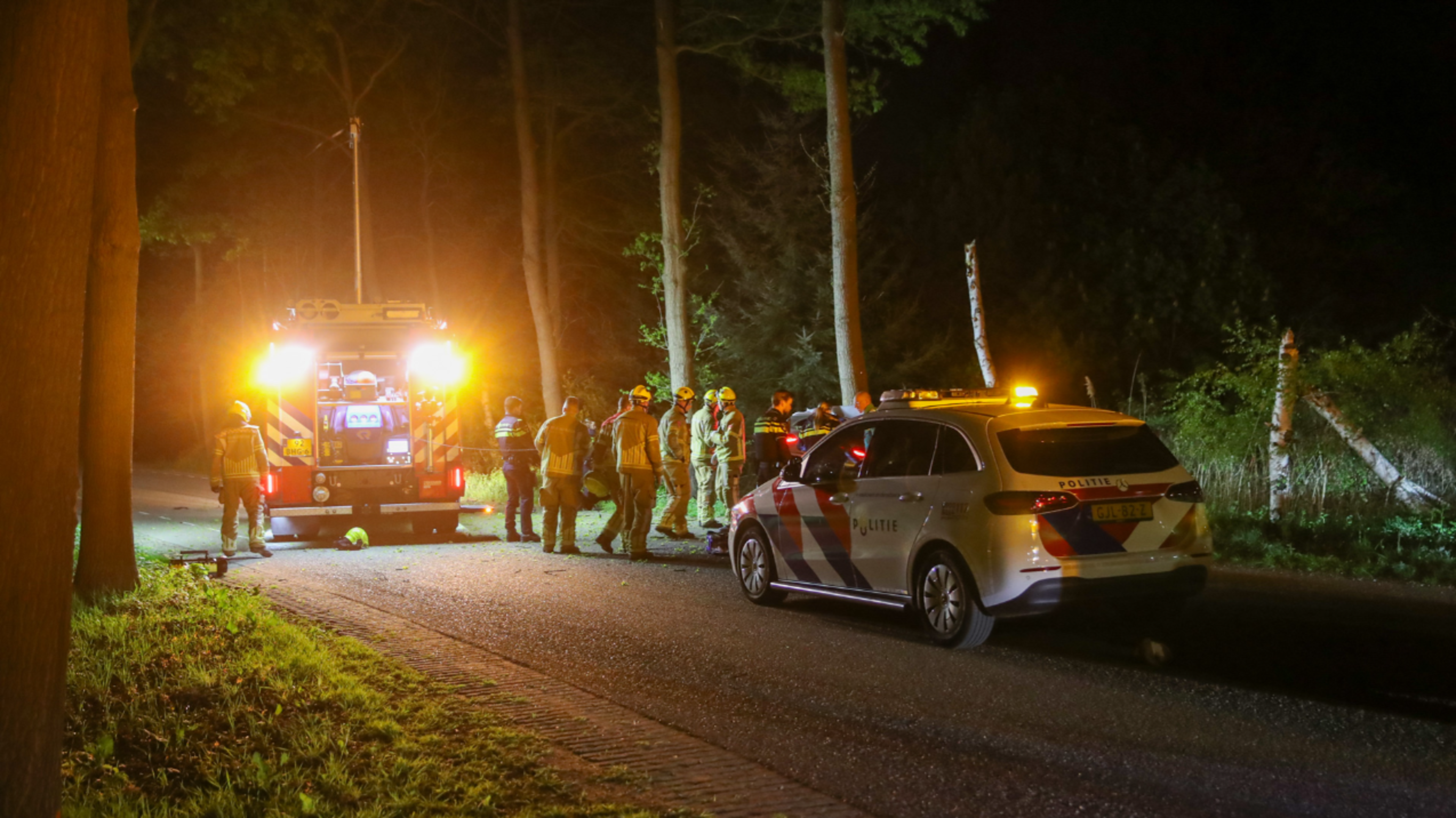 Dode en gewonde bij ernstig verkeersongeval in Weert. Dode en gewonde bij ernstig verkeersongeval in Weert.