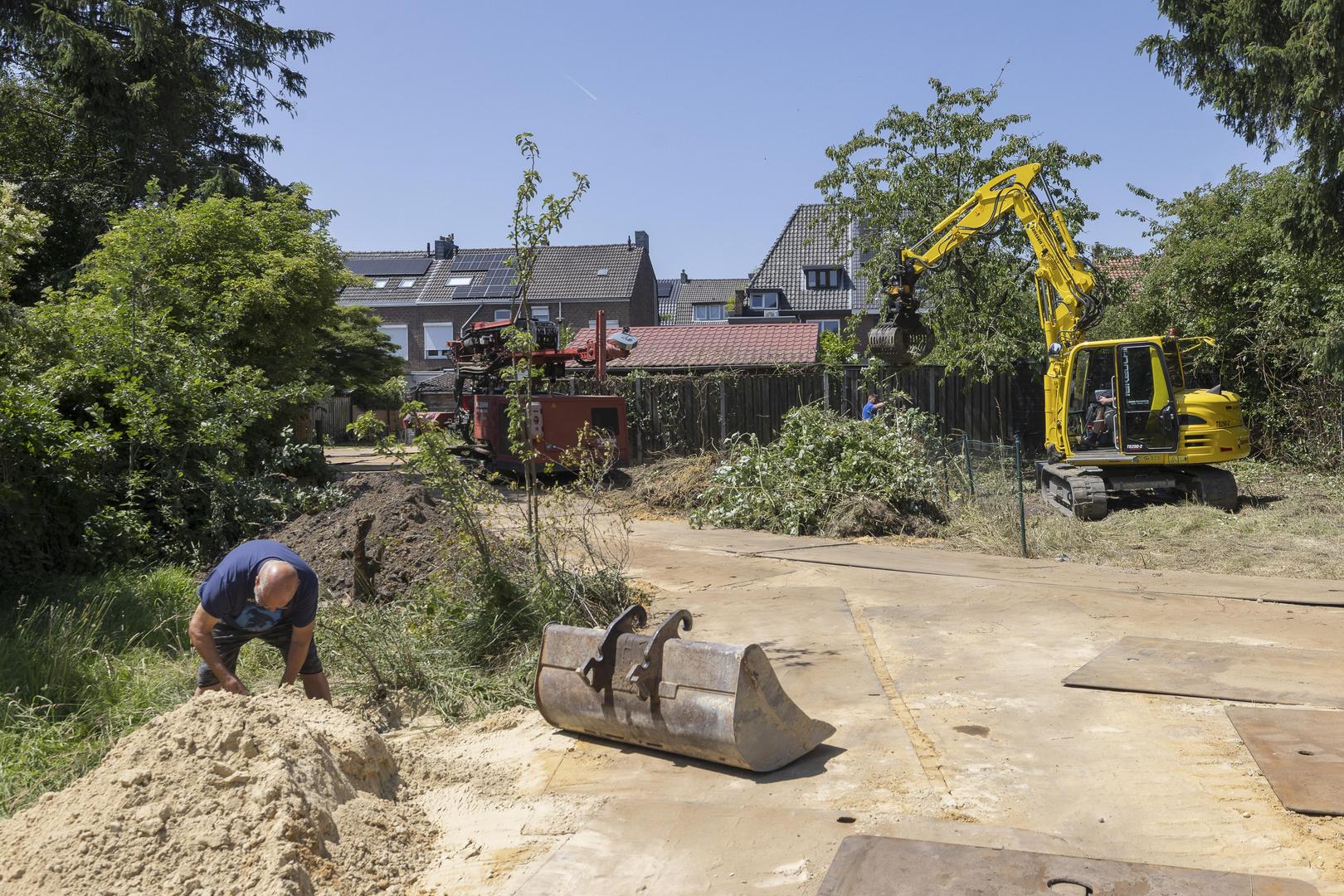 Sanering van een historische mijnschacht in een achtertuin in Bleijerheide.
