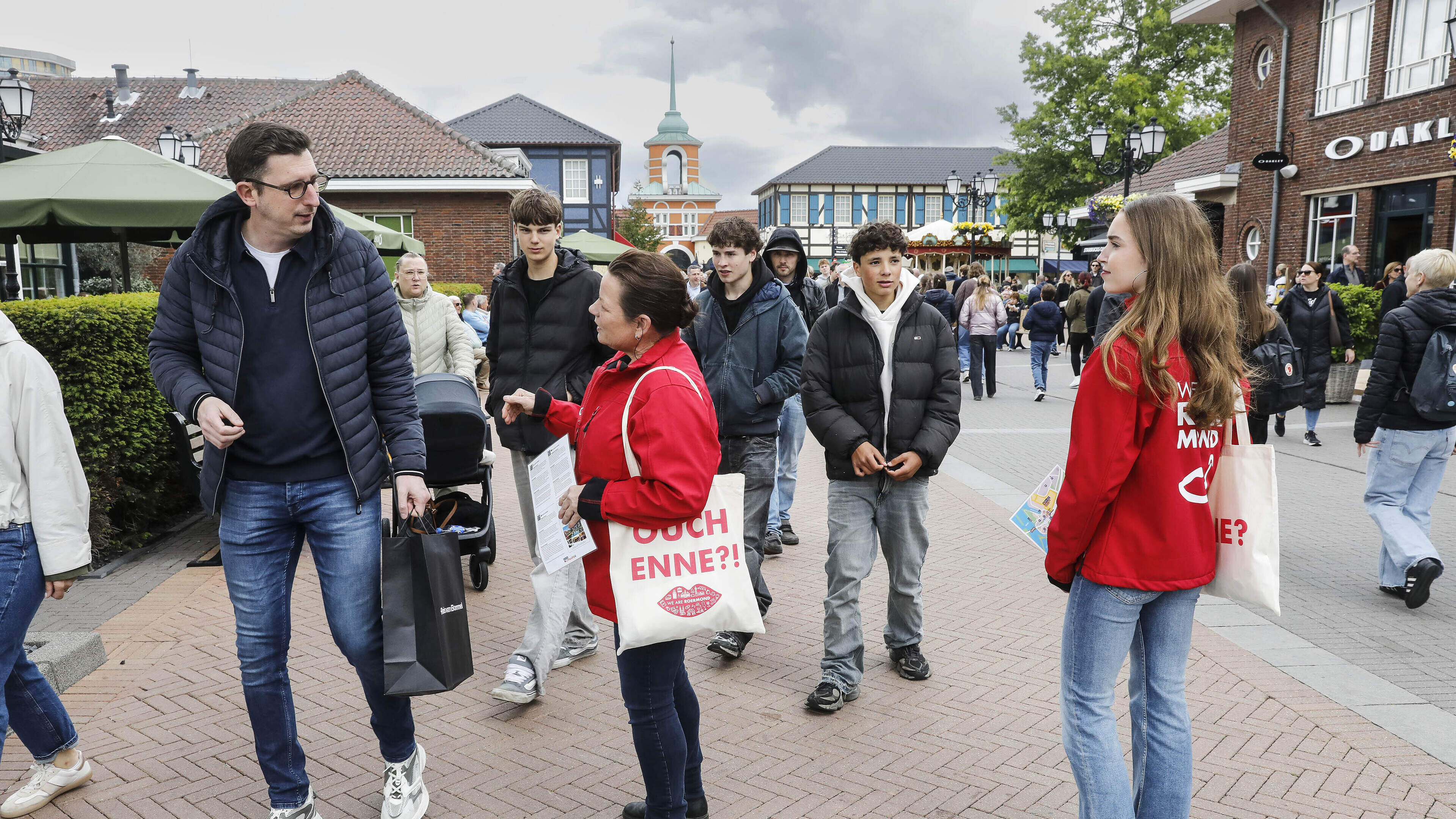 Charmeoffensief om de miljoenen Duitse bezoekers van de Designer Outlet óók richting binnenstad te k