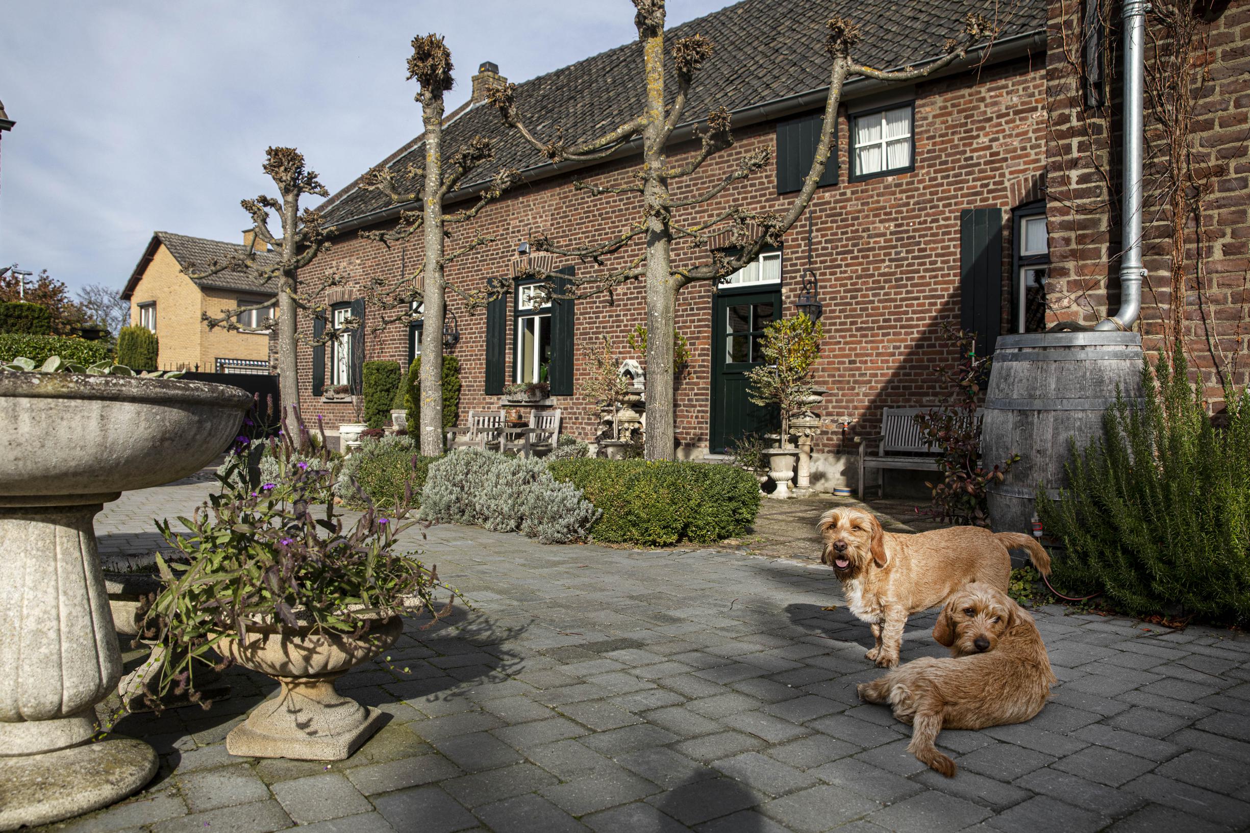 Binnenkijken in de boerderij van brocanteur Caatje (55) in Beegden: ‘Ik heb een hekel aan de term ro