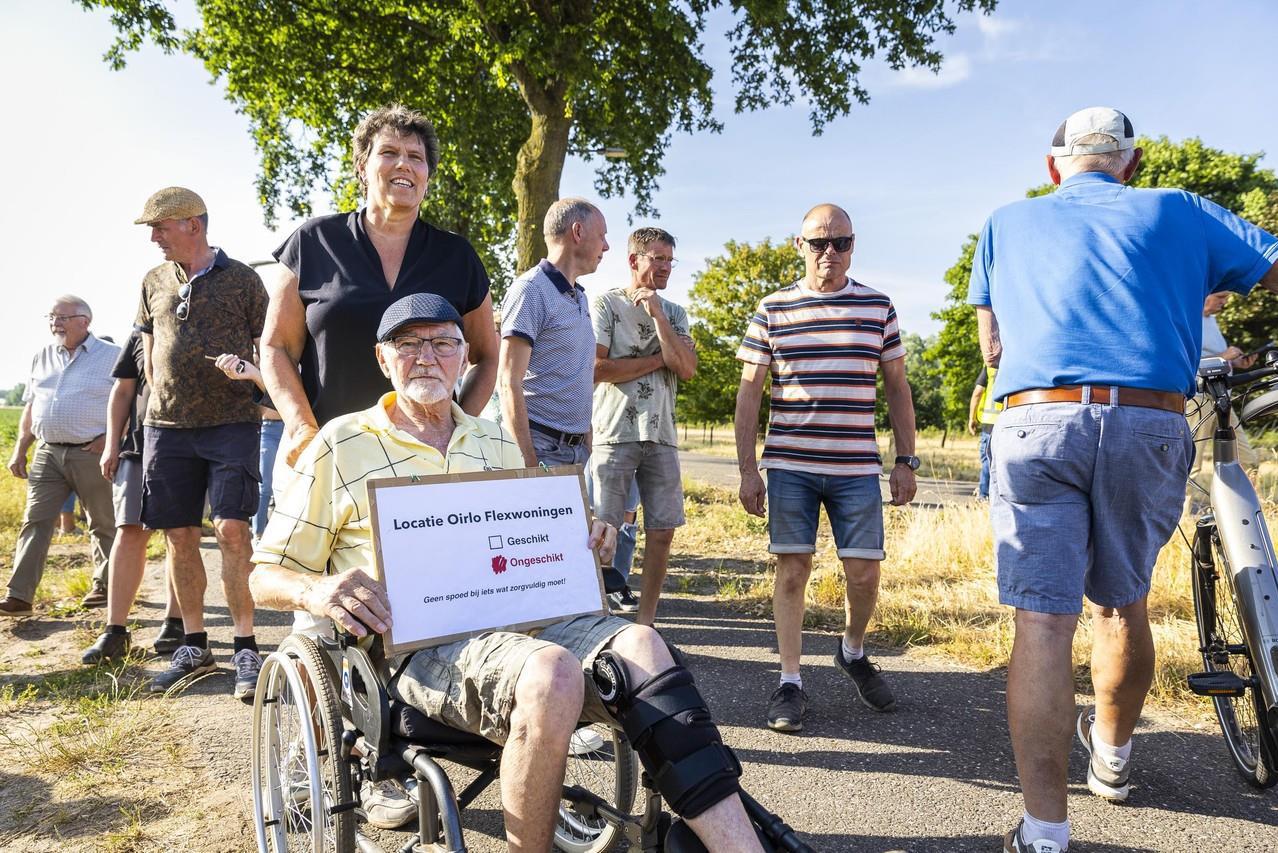 Actiegroep Oirlo verzet zich tegen mogelijke komst groot asielzoekerscentrum bij het dorp