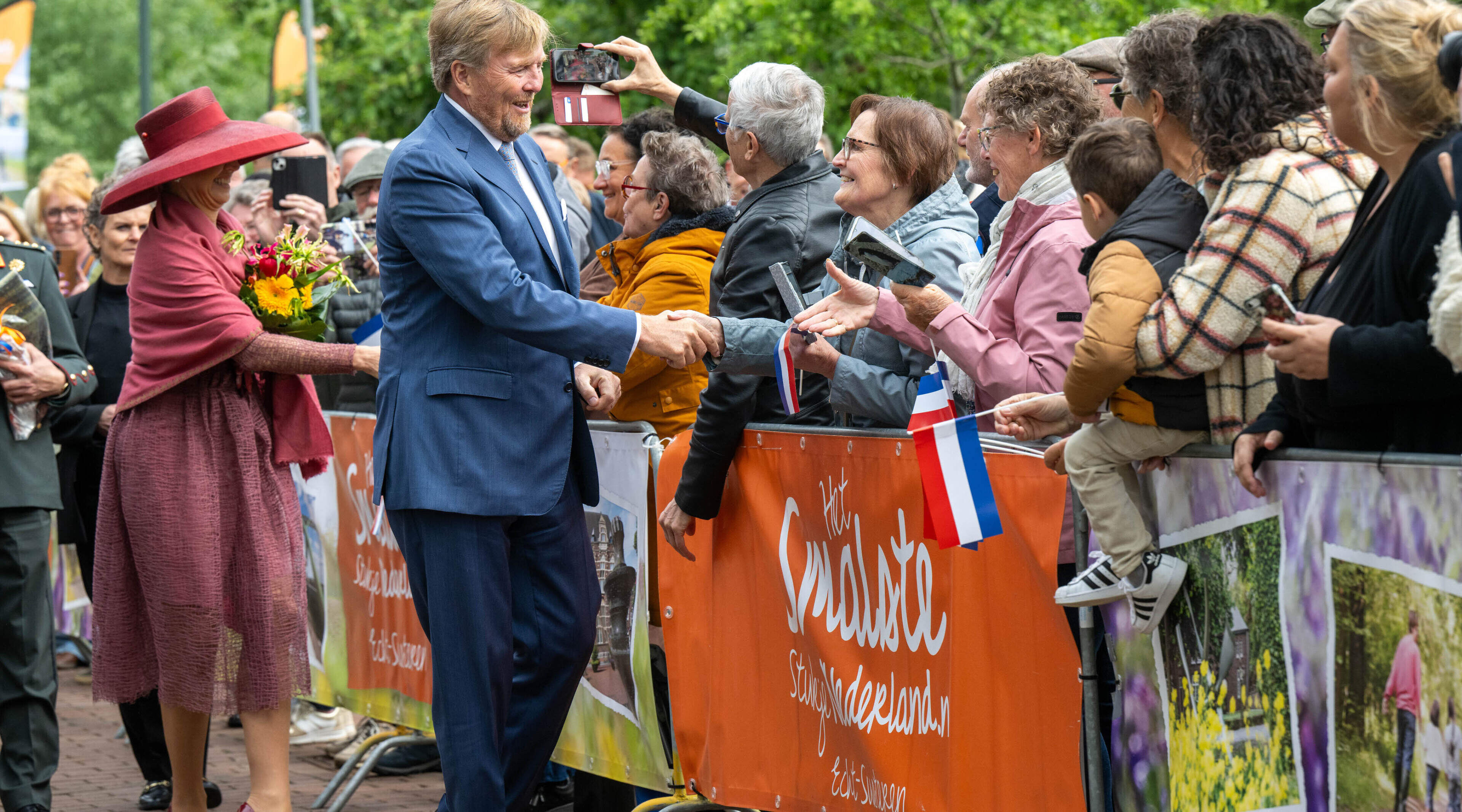 Willem Alexander en Máxima vliegen in razend tempo door Midden-Limburg: van Wessem, via Illikhoven n