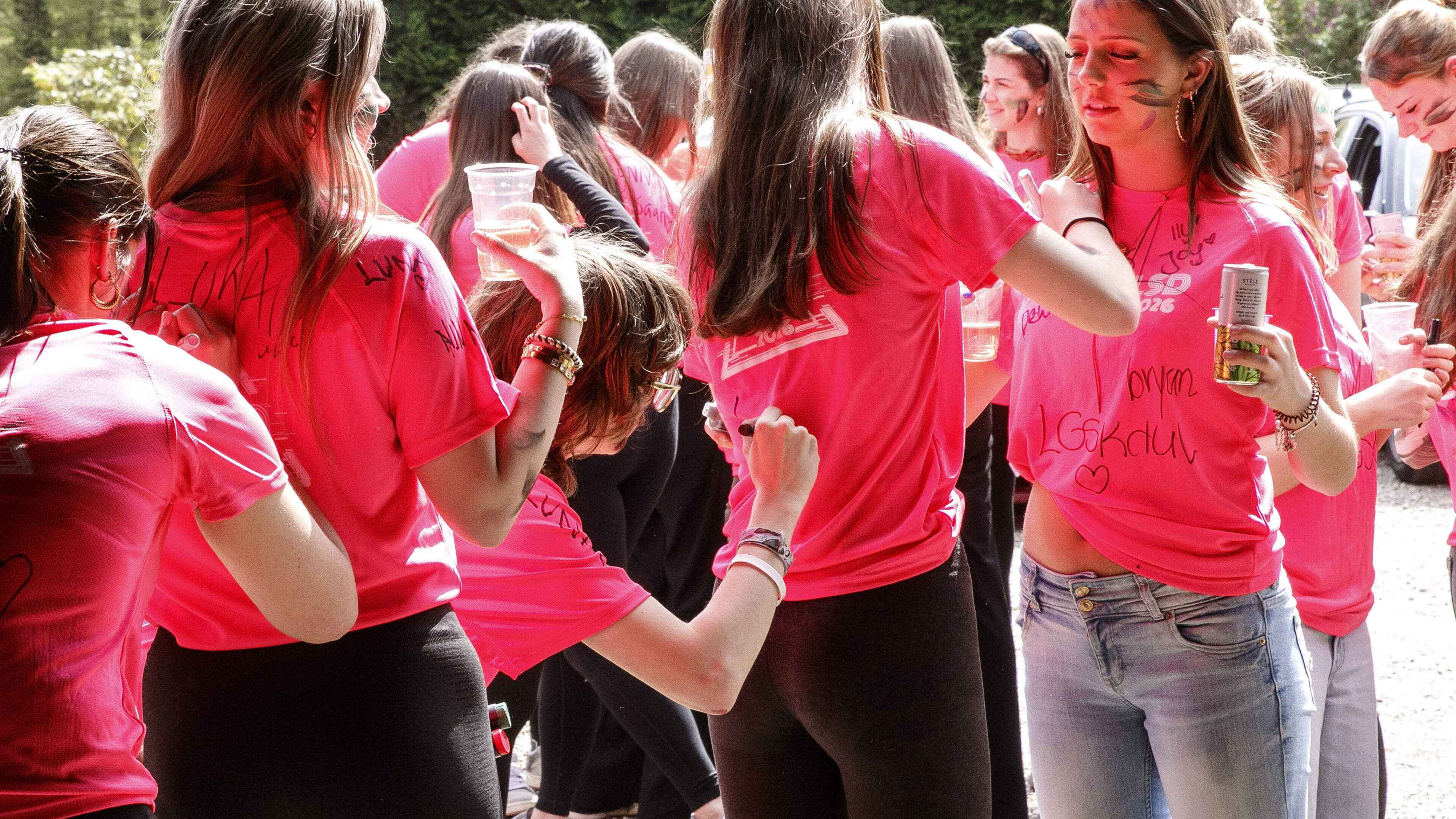 Laatste schooldag Sint Ursula afgelast en woningen leerlingen doorzocht na berichten over zwaar vuur