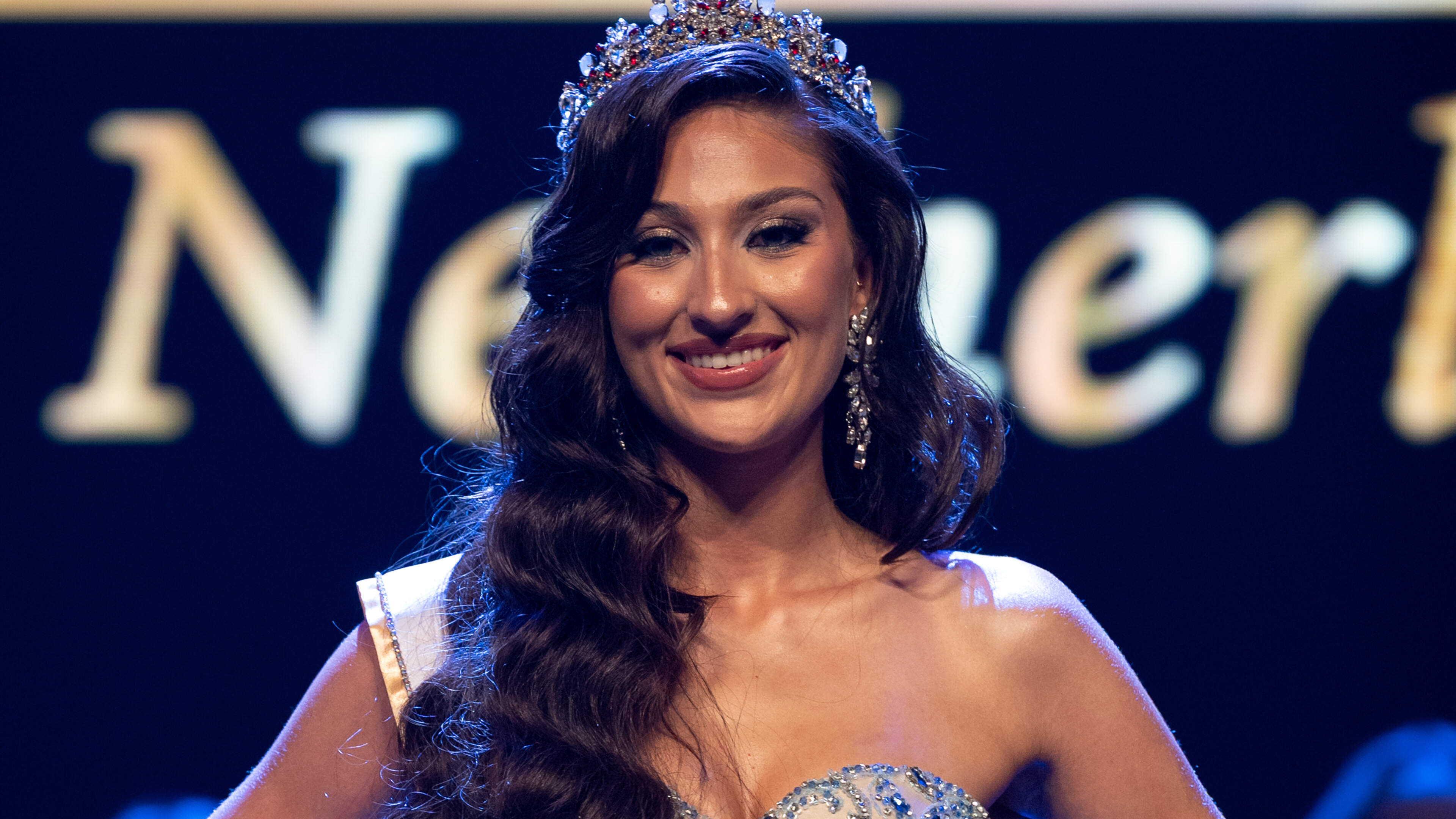 Ivana Janssen uit Kerkrade wint titel Miss Asia Pacific International Netherlands