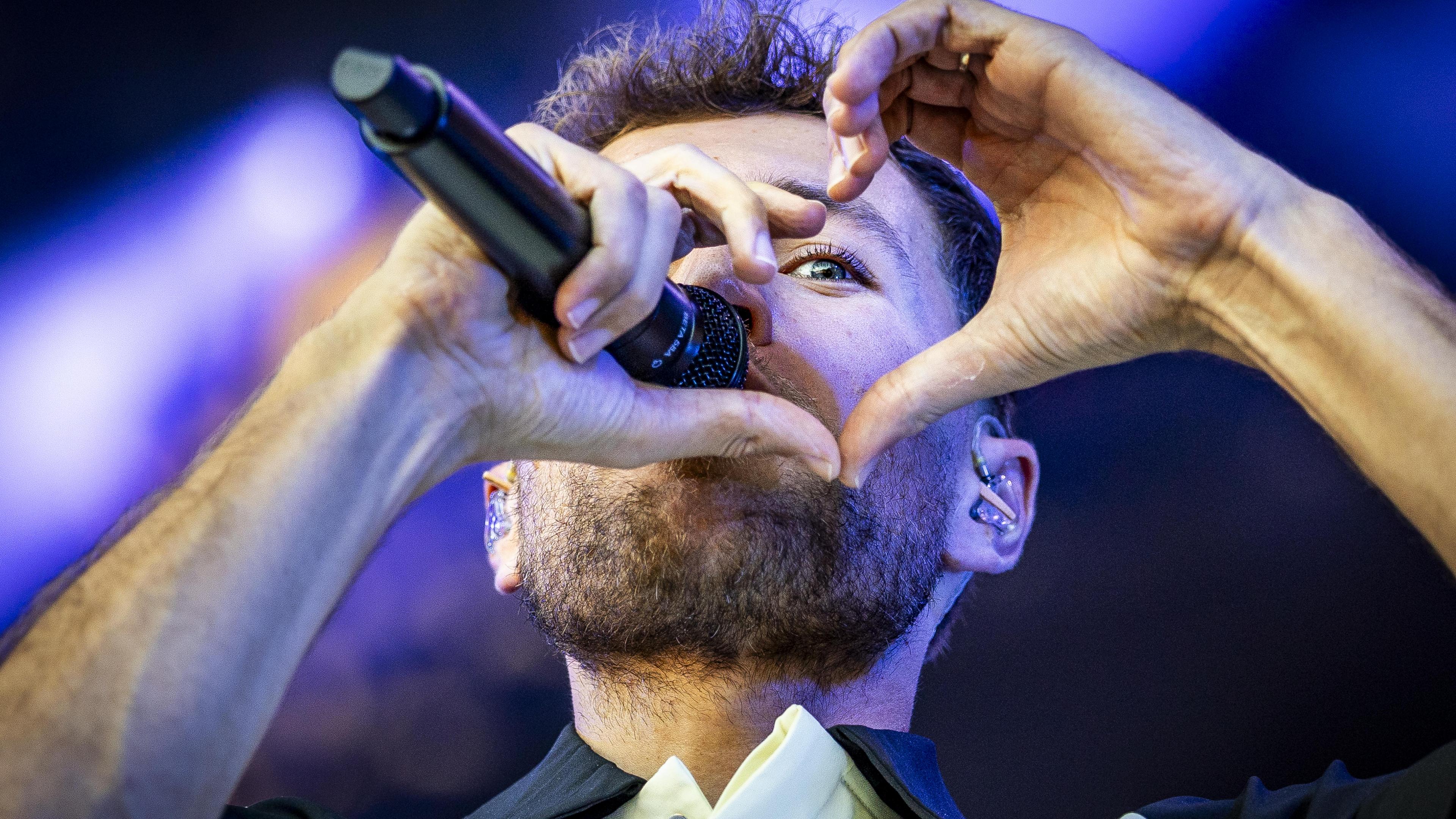 Suzan en Freek genieten van warm bad op ParkCity Live in Heerlen: ‘Ga op reis, zeg die baan op en ve