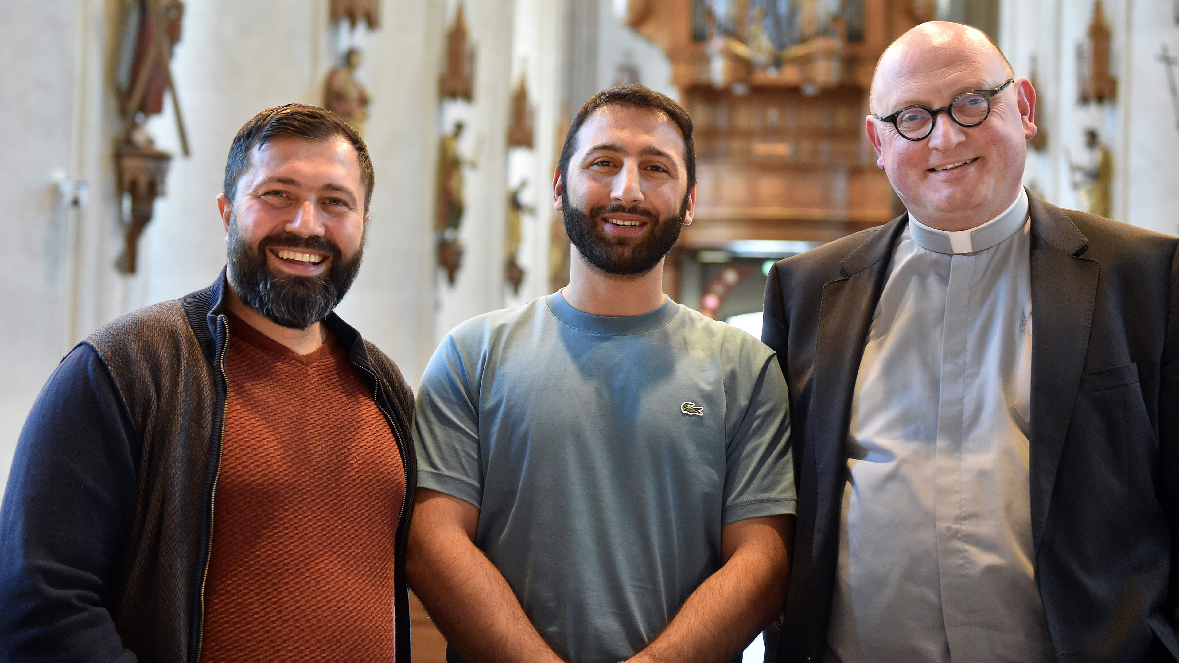 Deken Ed Smeets van Venray van preekstoel naar podcasts over kerk, geloof en friet met saté: ‘Je moe