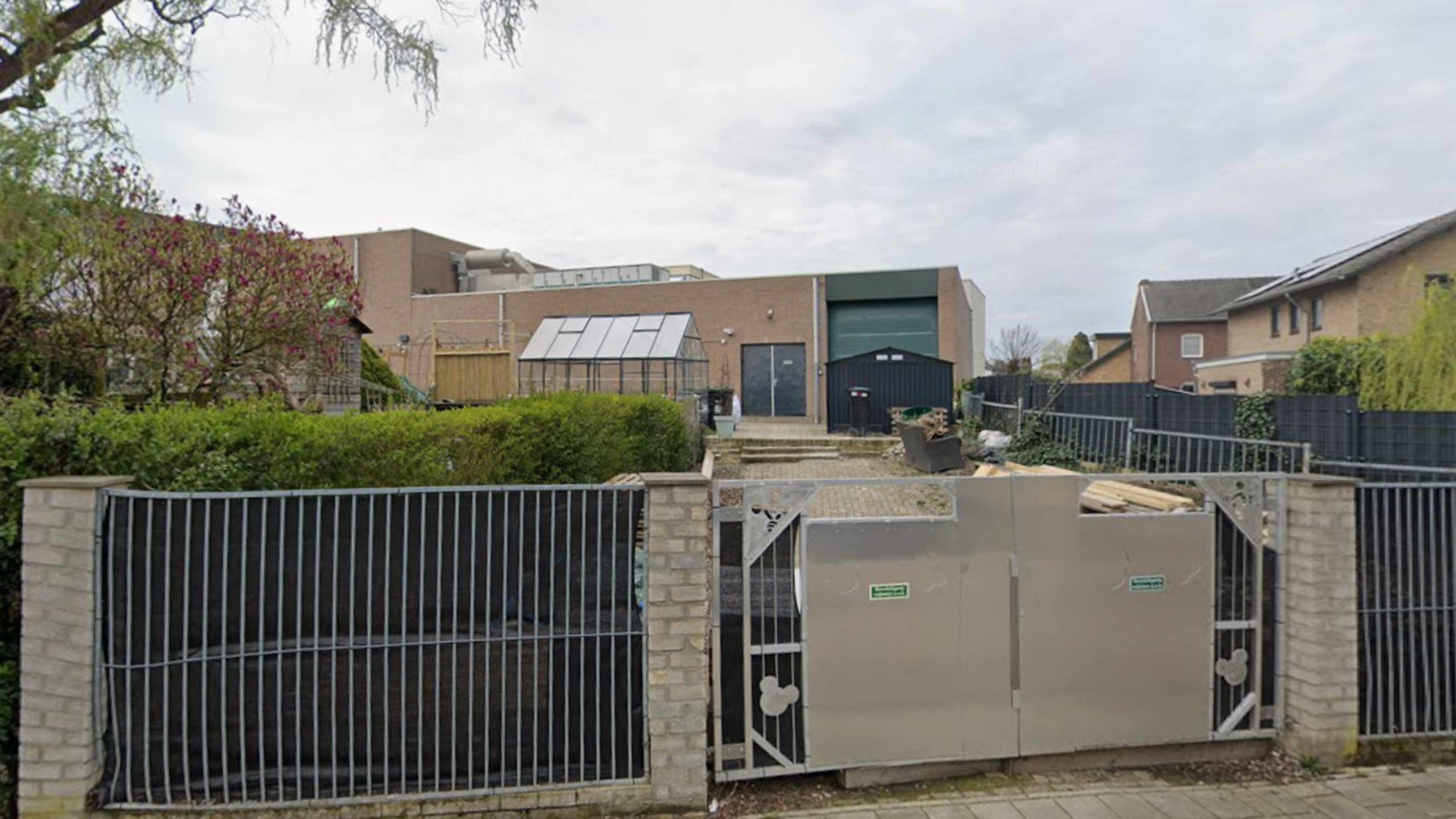 Zorgen over veiligheid vluchtroute De Brandpoort in Landgraaf: gemeente en buren tegenover elkaar in