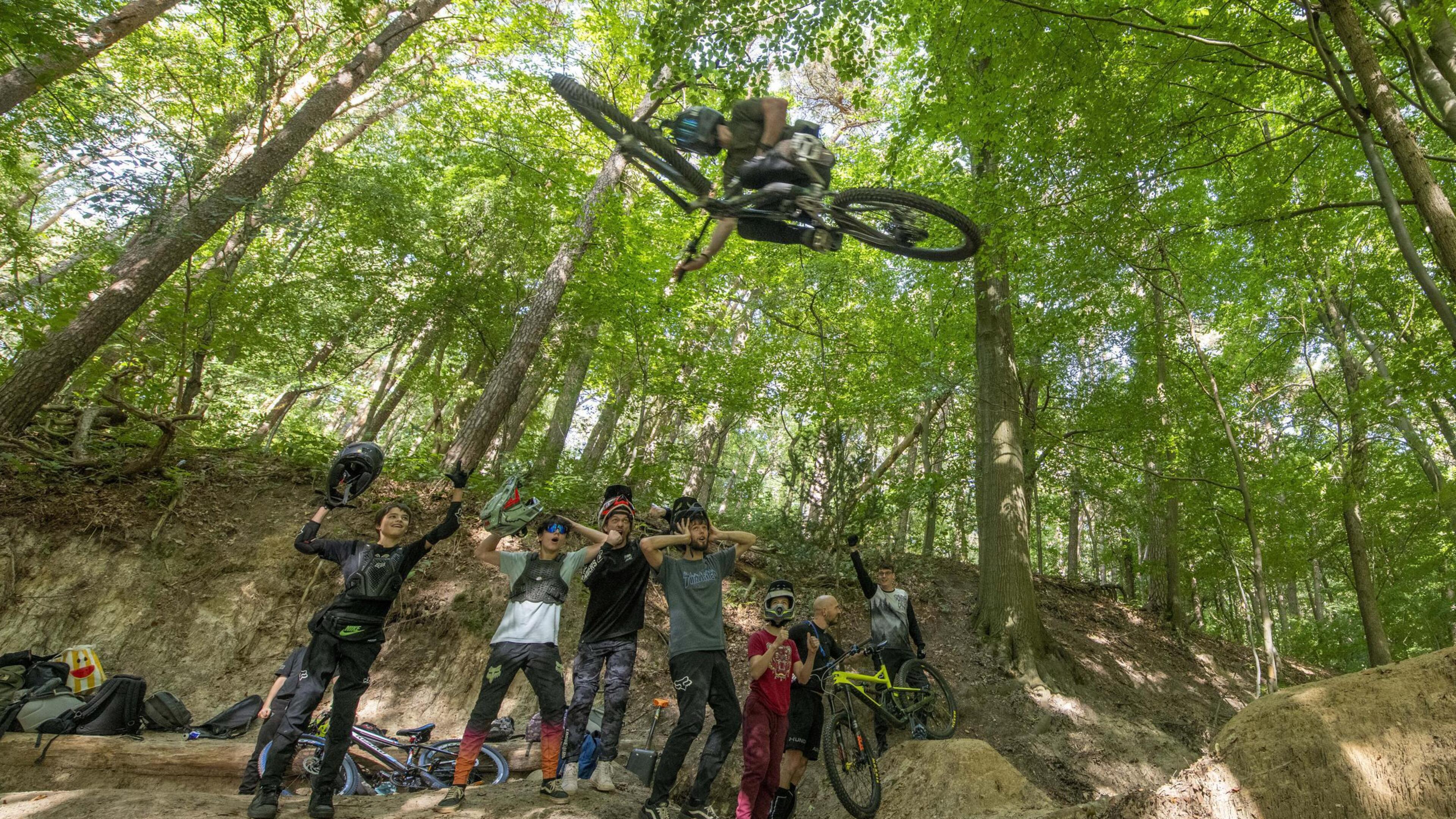 Paradijsje voor freeriders in bos bij Sweikhuizen verdwijnt binnenkort; zoektocht naar nieuwe plek g