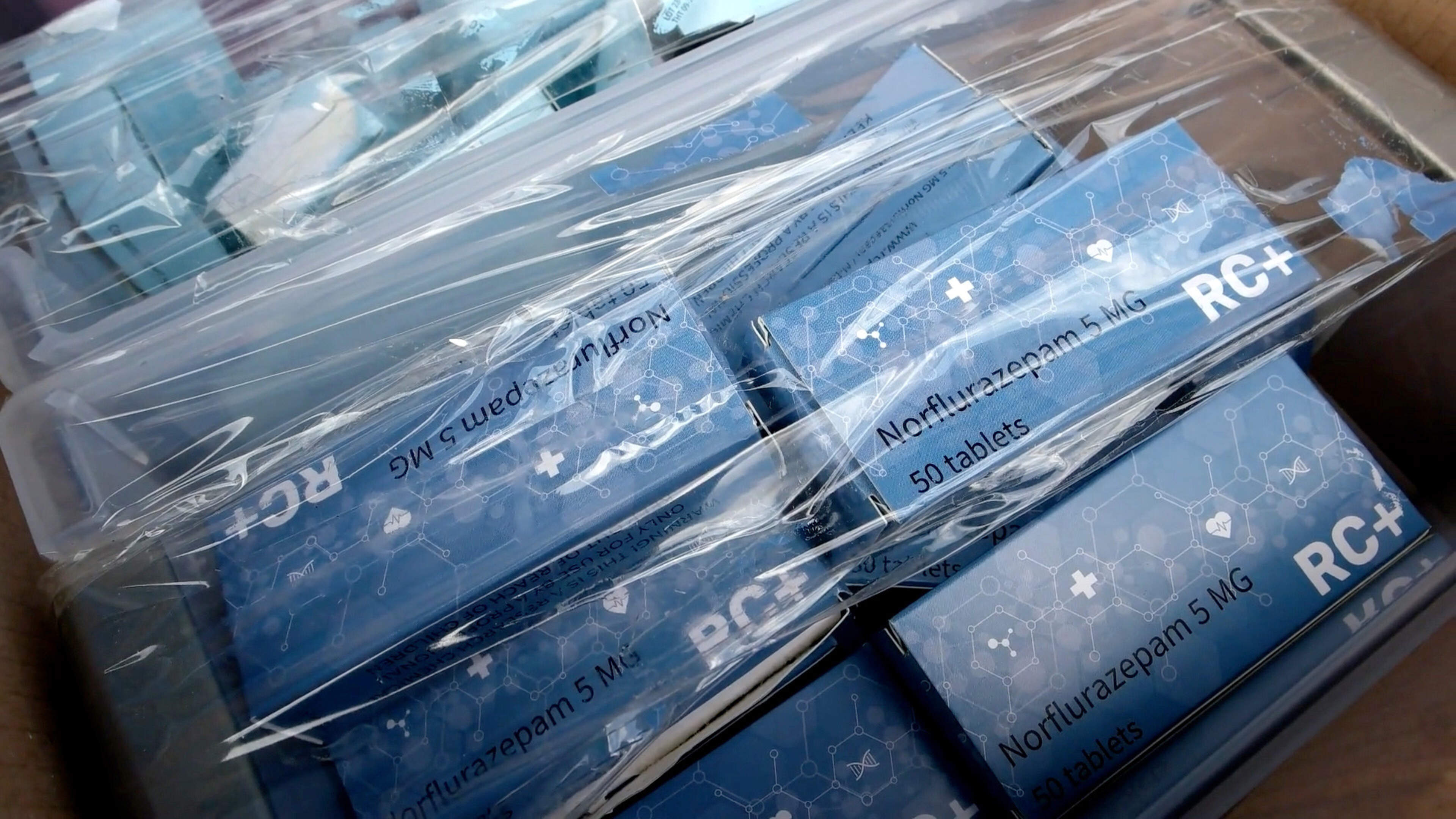 Zes Limburgse verdachten opgepakt voor betrokkenheid bij designerdrugssite Powercaps