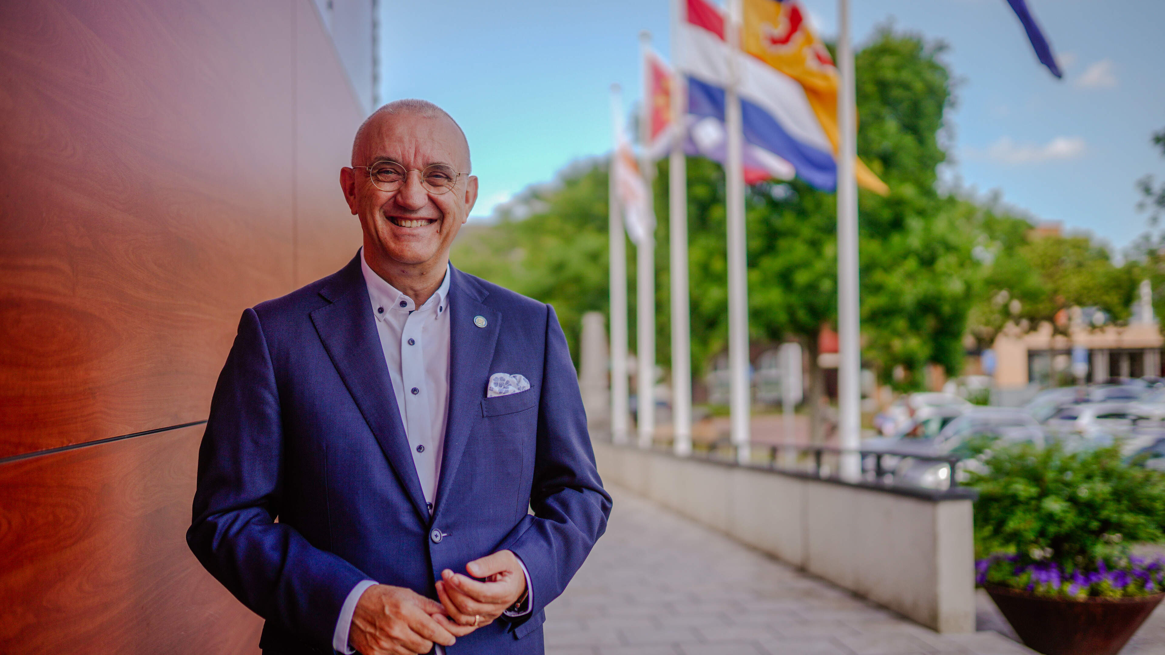 Jos Hessels overwint agressieve prostaatkanker en viert 15 jaar burgemeesterschap: ‘Toen heb ik mijn
