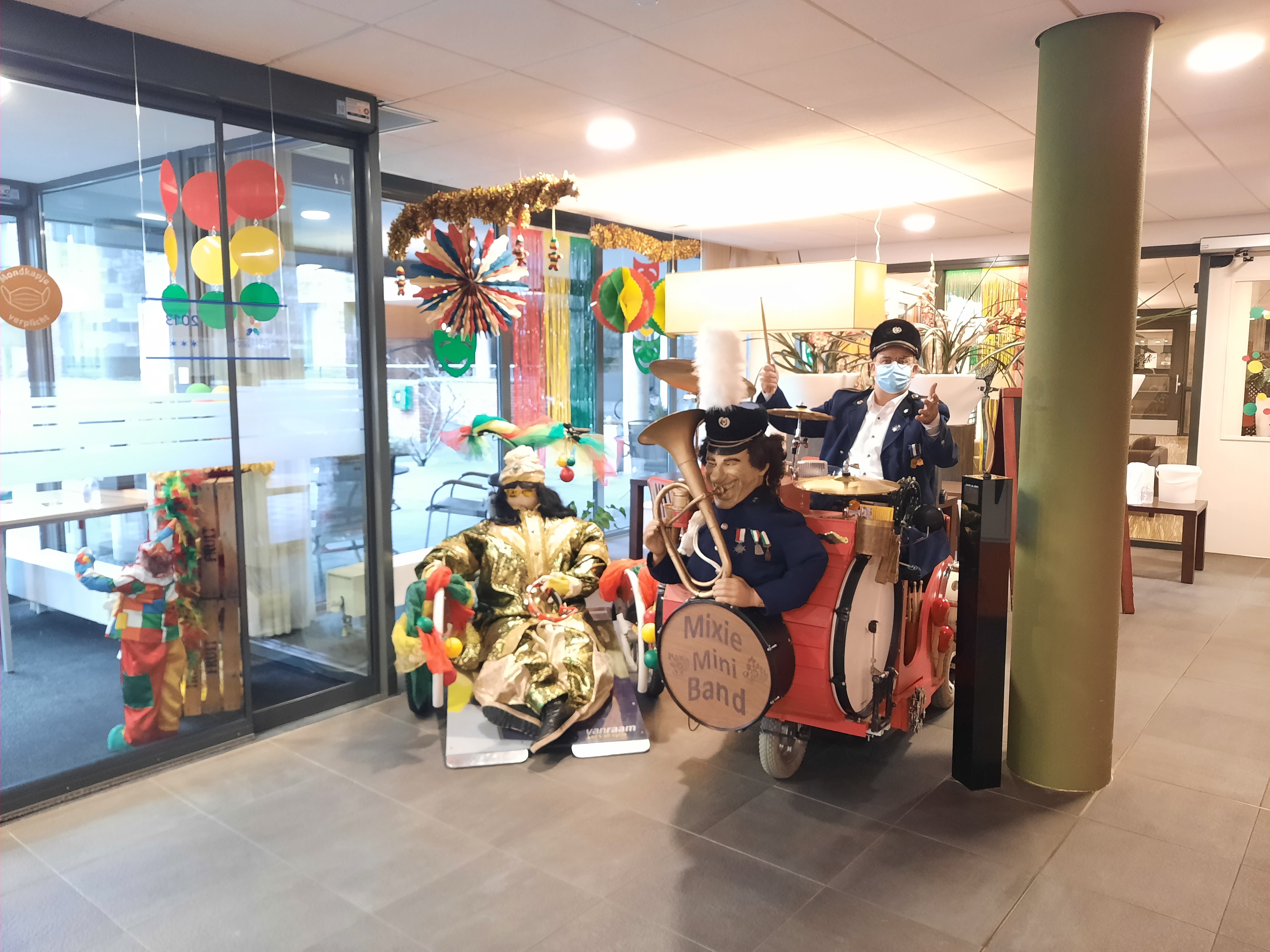 Theike uit Melick zorgt met zijn rijdende fanfare en aanstekelijke enthousiasme graag voor de vrolij
