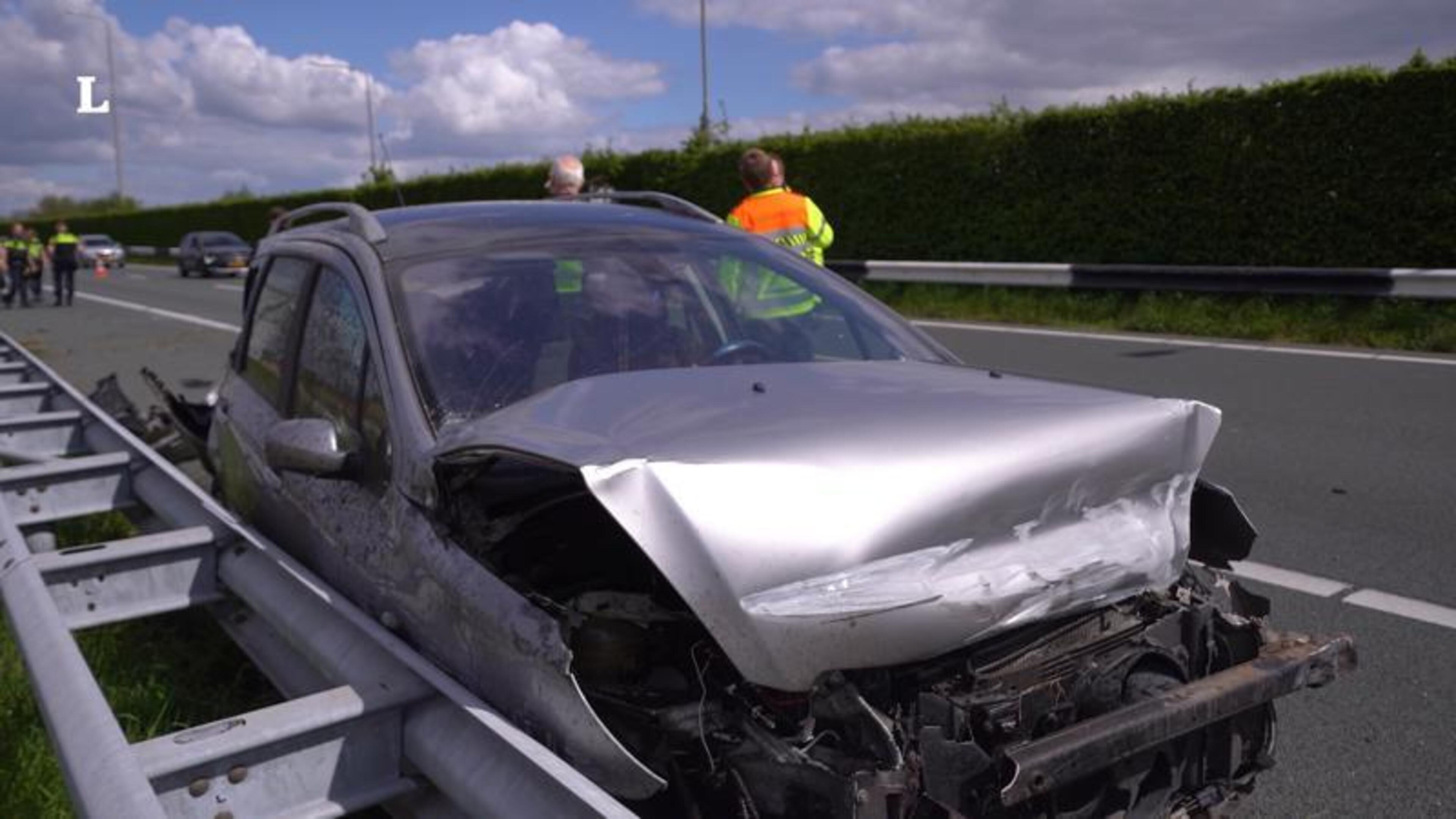 Forse vertraging op A2 vanwege eenzijdig ongeval bij vliegveld Beek, automobilist gewond