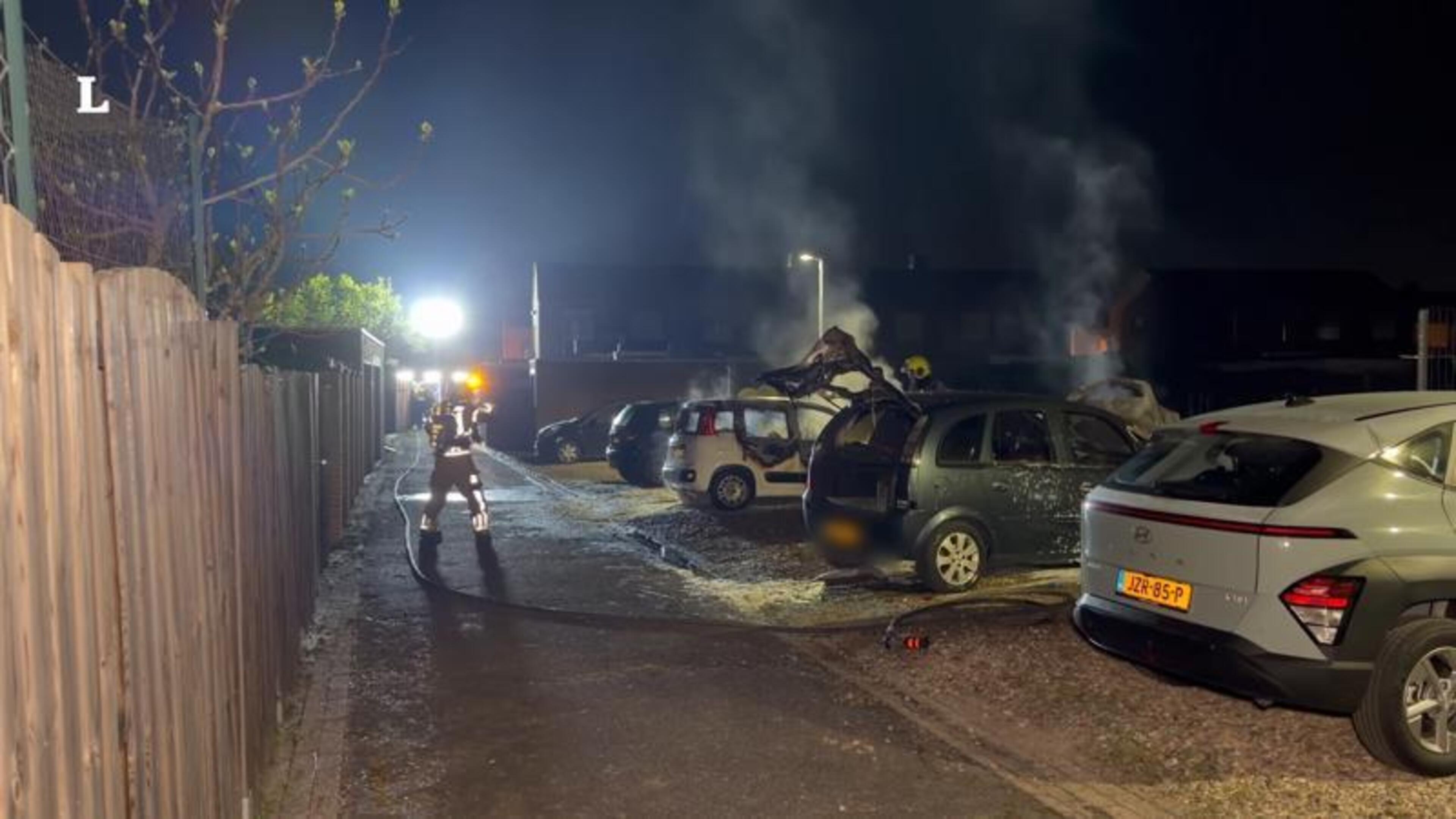 Twee auto's uitgebrand in Stein