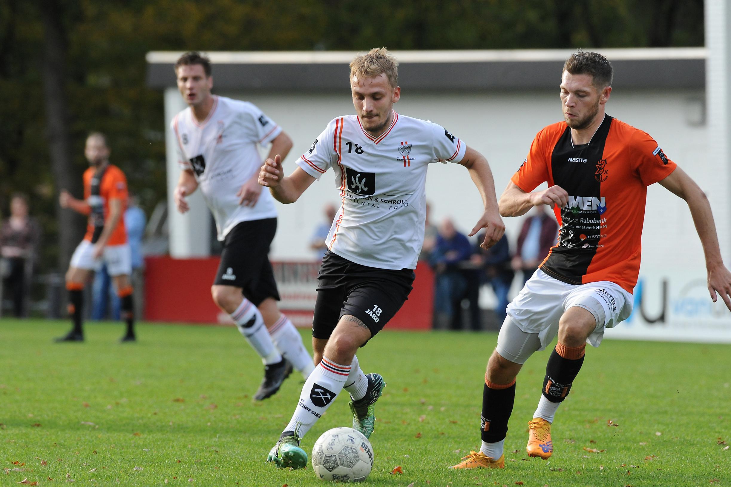 Geen winst, maar VV Schaesberg houdt met 10 man goed gevoel over aan wedstrijd tegen Venlosche Boys