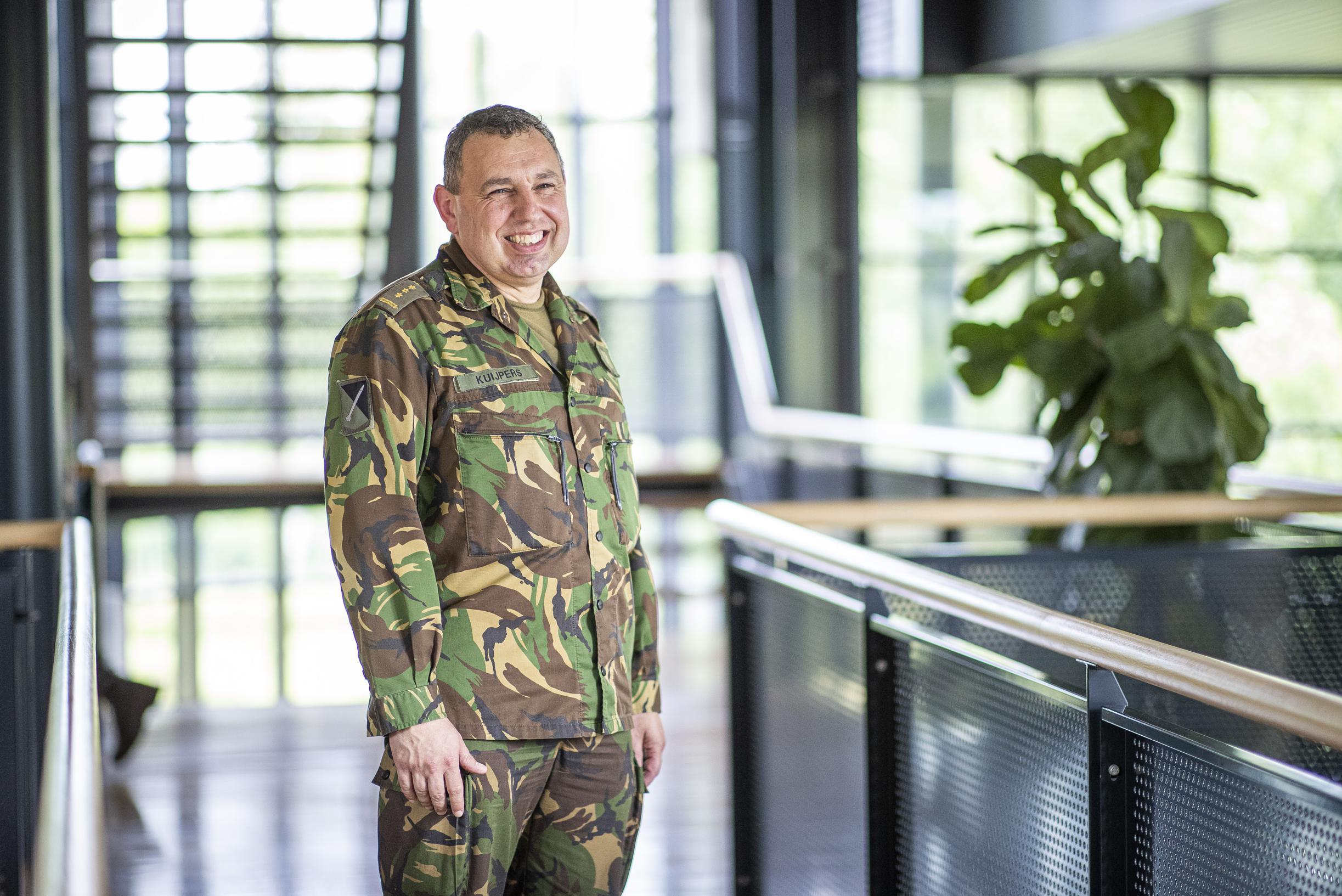Commandant Jos Kuijpers van kazerne Vredepeel neemt afscheid