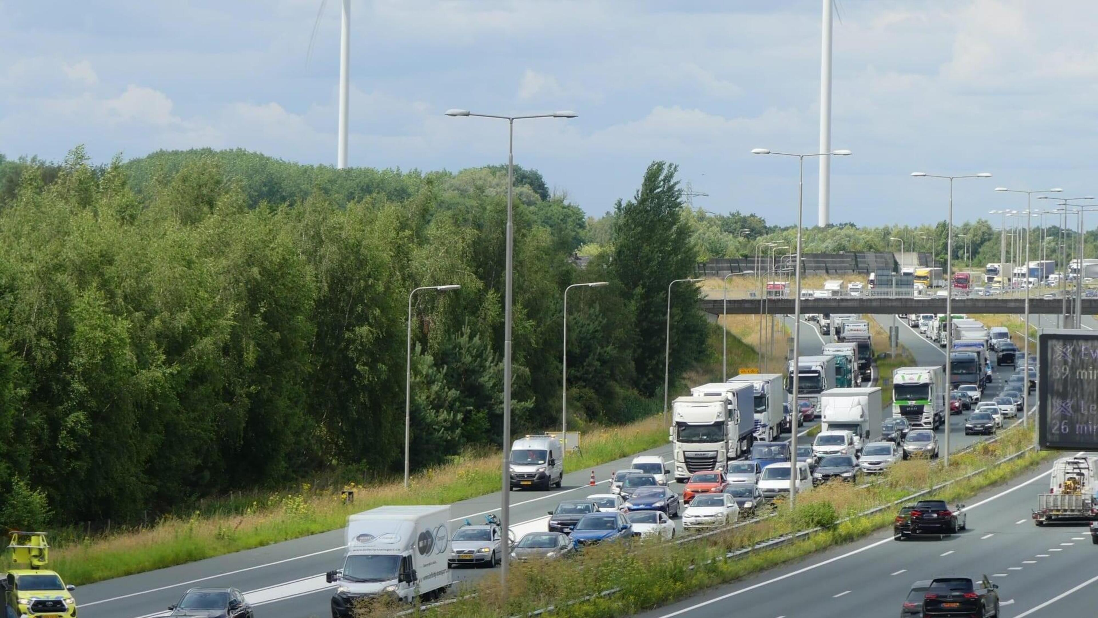 File op A73 opgelost na aanrijding tussen meerdere voertuigen
