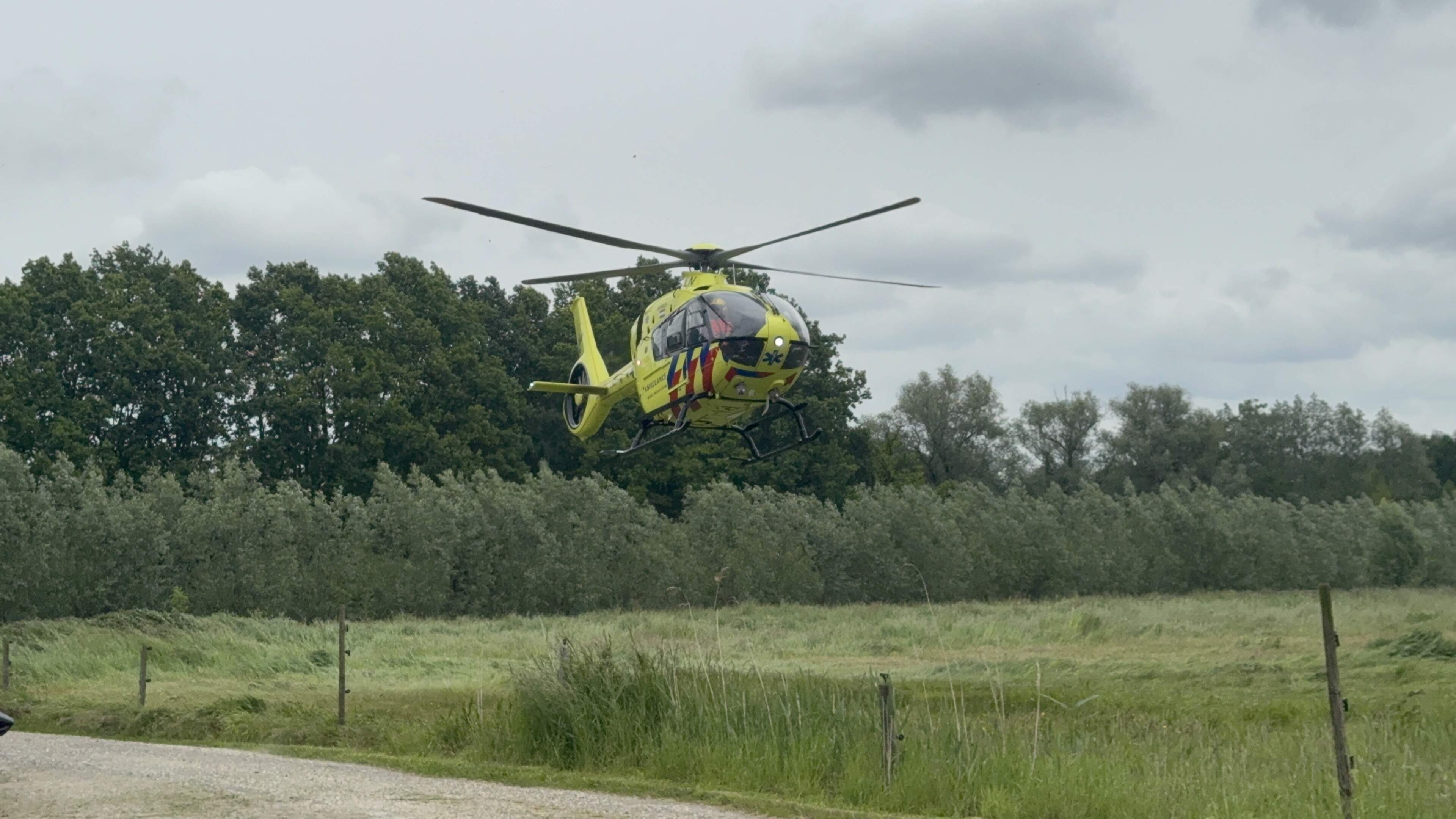 Vrouw gewond na val van paard, traumahelikopter geland in Sevenum