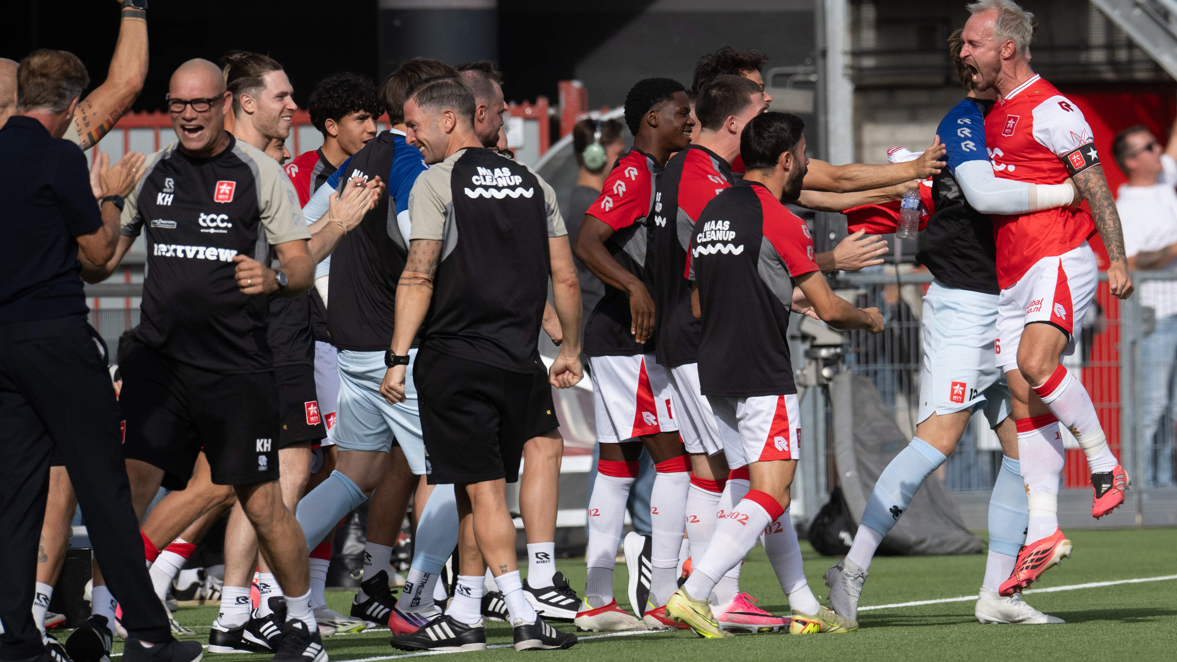 Maastrichts sprookje spat in slotfase van de derby uit elkaar: Roda JC zorgt voor eerste puntenverli