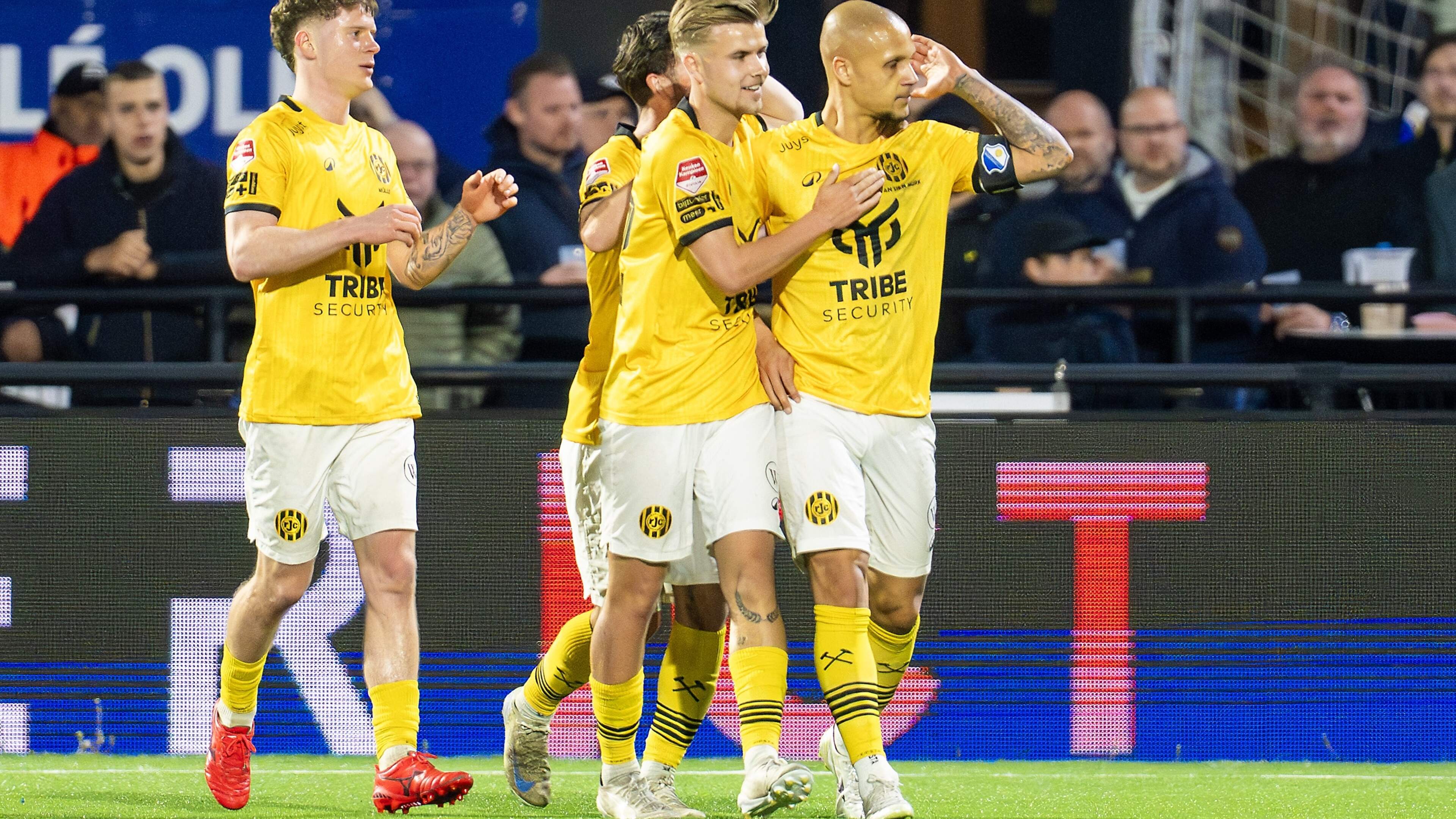 Anthony van den Hurk doet zijn oude club pijn in Eindhoven: Roda heeft deelname aan de play-offs wee