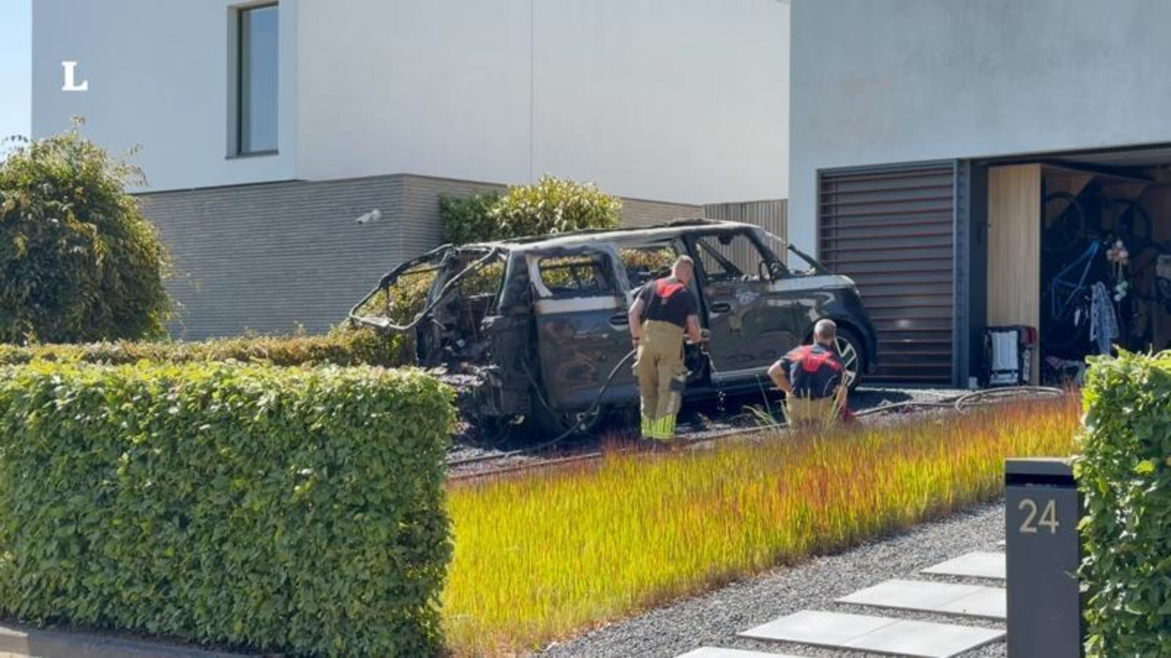 Personenbus vat vlam tijdens het laden in Heerlen