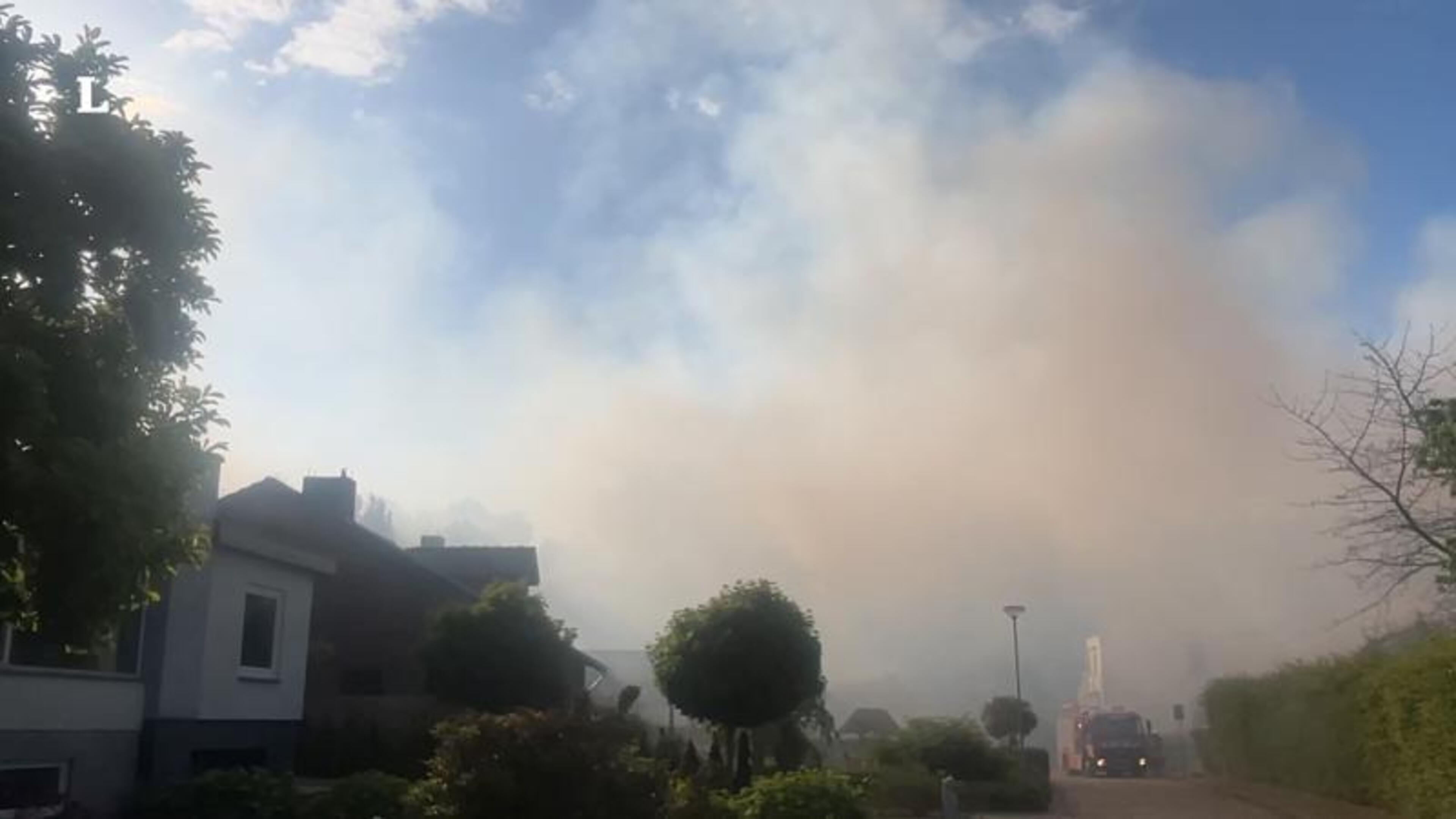 Hevige rookontwikkeling bij brand in tuinhuis in Ulestraten