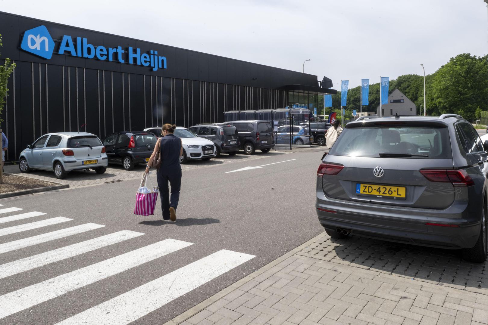 Bij de Albert Heijn in Lanaken komen genoeg Nederlanders.