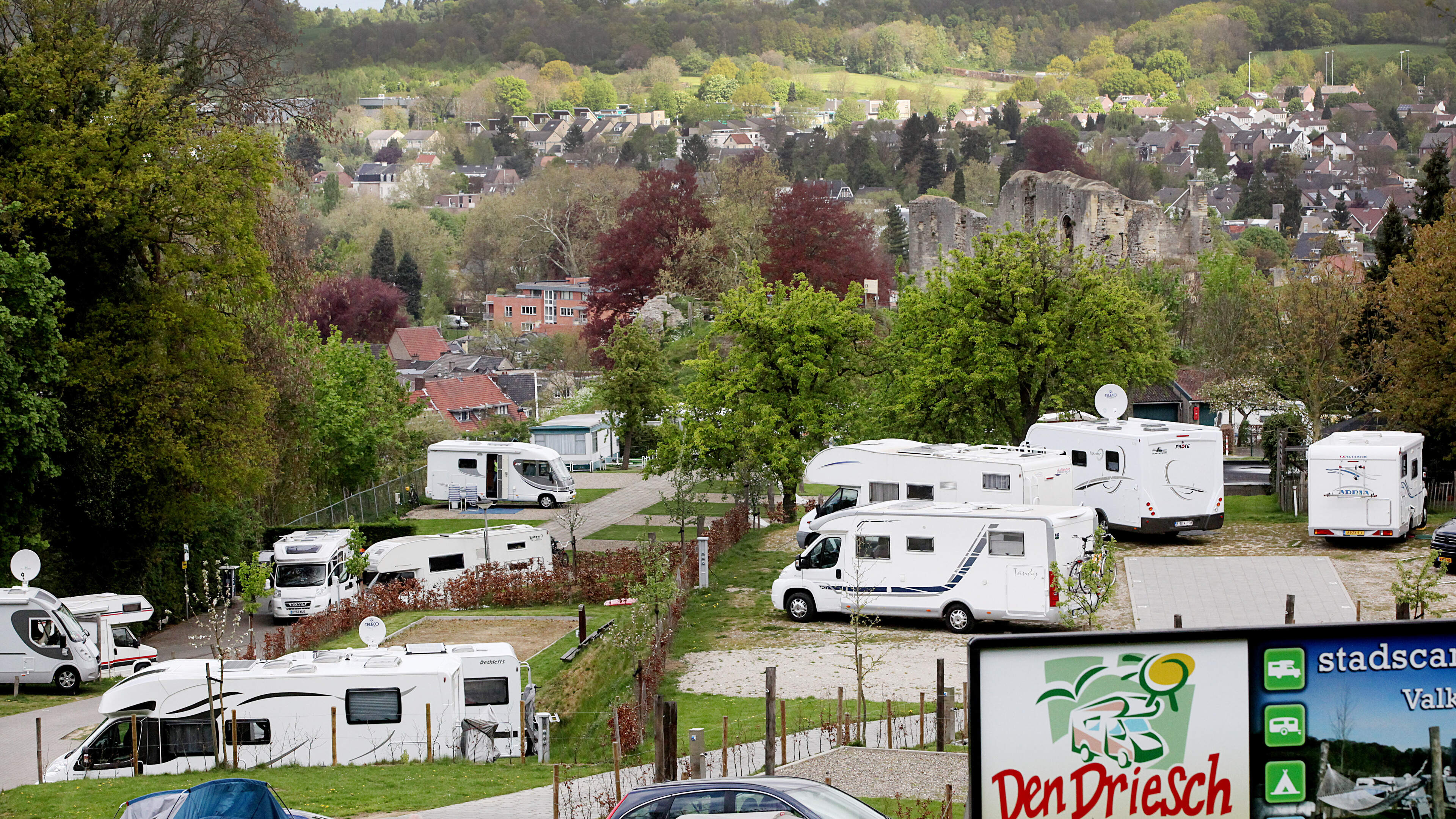 Wat voor een bedrijf is Molecaten, dat de stadscamping van Peter Gillis in Valkenburg kocht voor 3,6