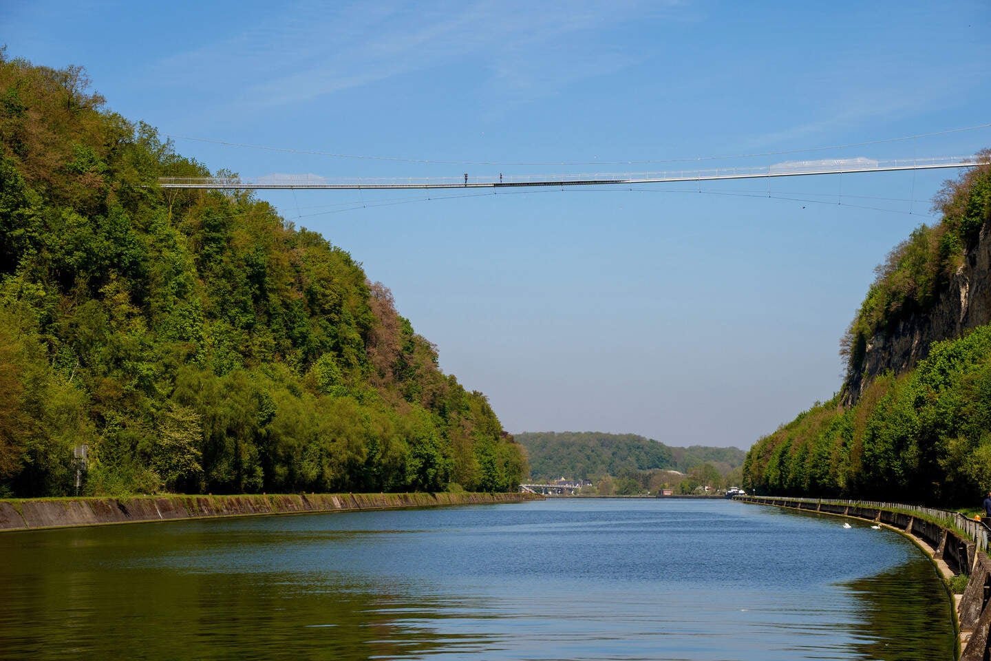 Spectaculaire wandel-hangbrug over Albertkanaal bij Kanne gaat zaterdag ...
