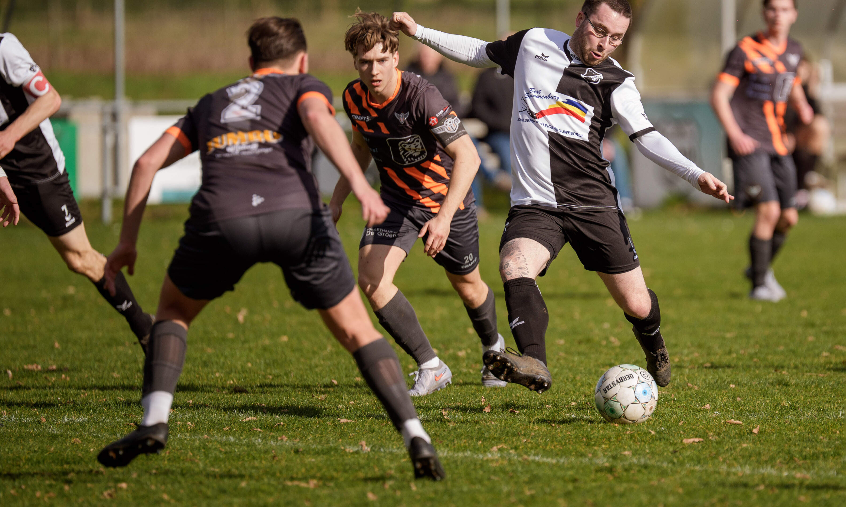 Koploper Scharn op bezoek bij laagvlieger RKUVC, Hennie Heuts: ‘Waarom zou een stunt niet mogelijk z