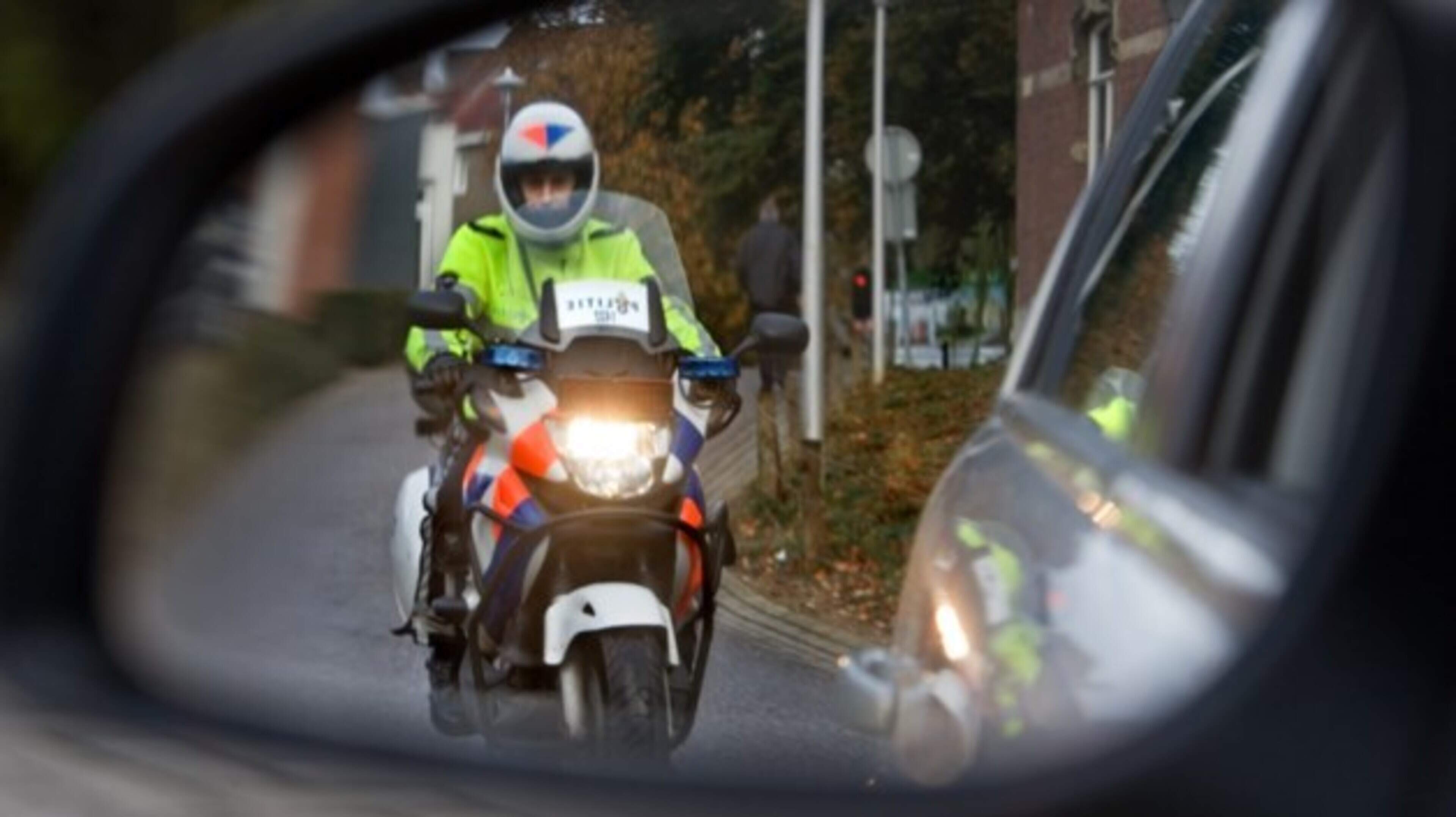 Eis: zeven maanden celstraf voor aanrijden motoragent na negeren alcoholcontrole in Roosteren