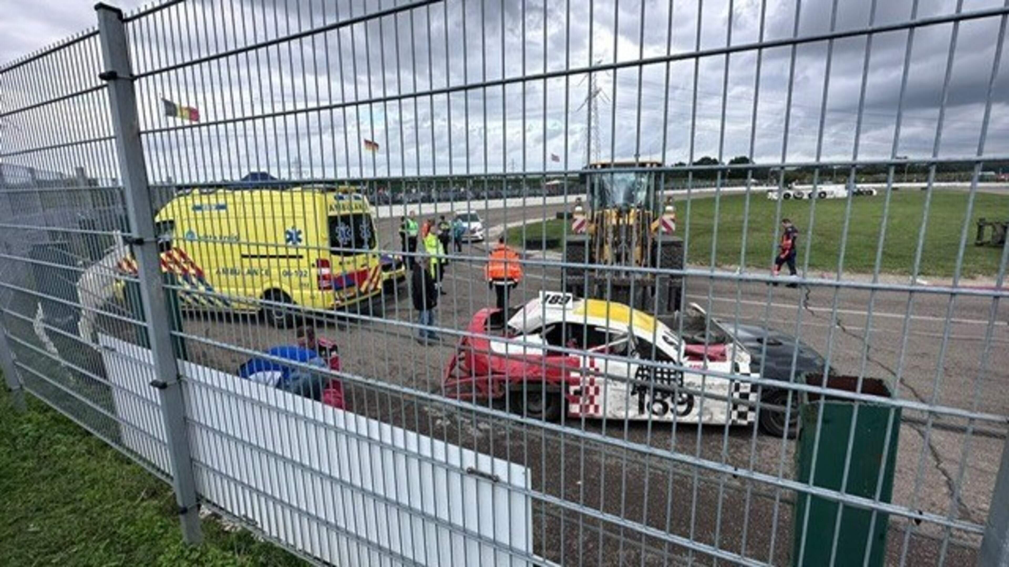 Coureur gewond bij race op JaBa-Circuit in Posterholt