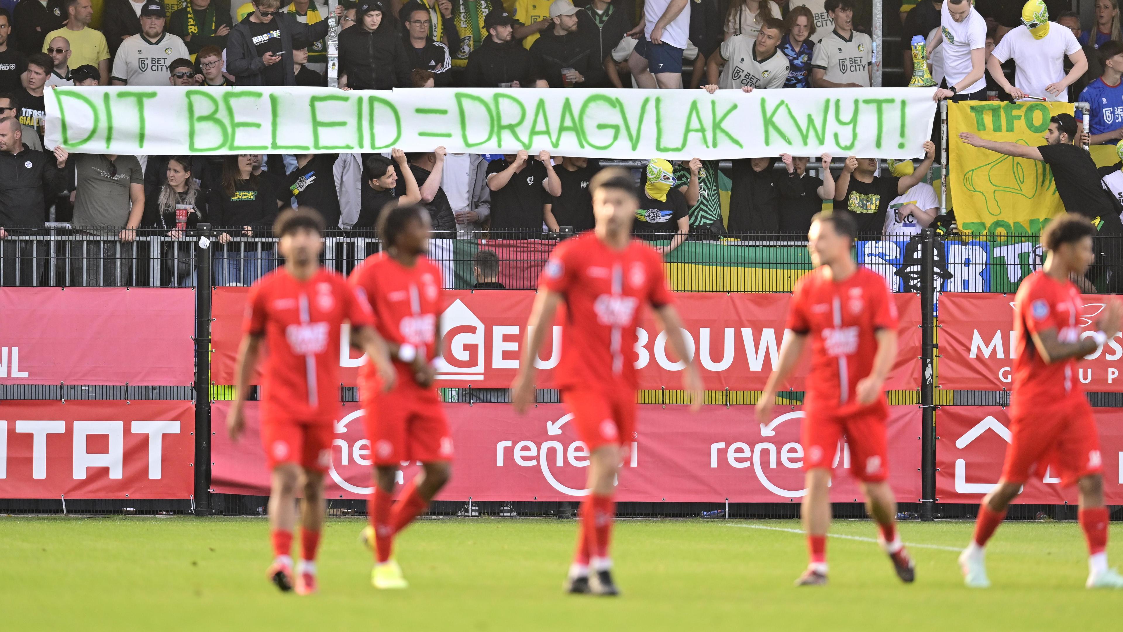 Een scherp statement én onvoorwaardelijke steun van de Fortuna-fans in Almere: ‘Ik zei: Danny, voor