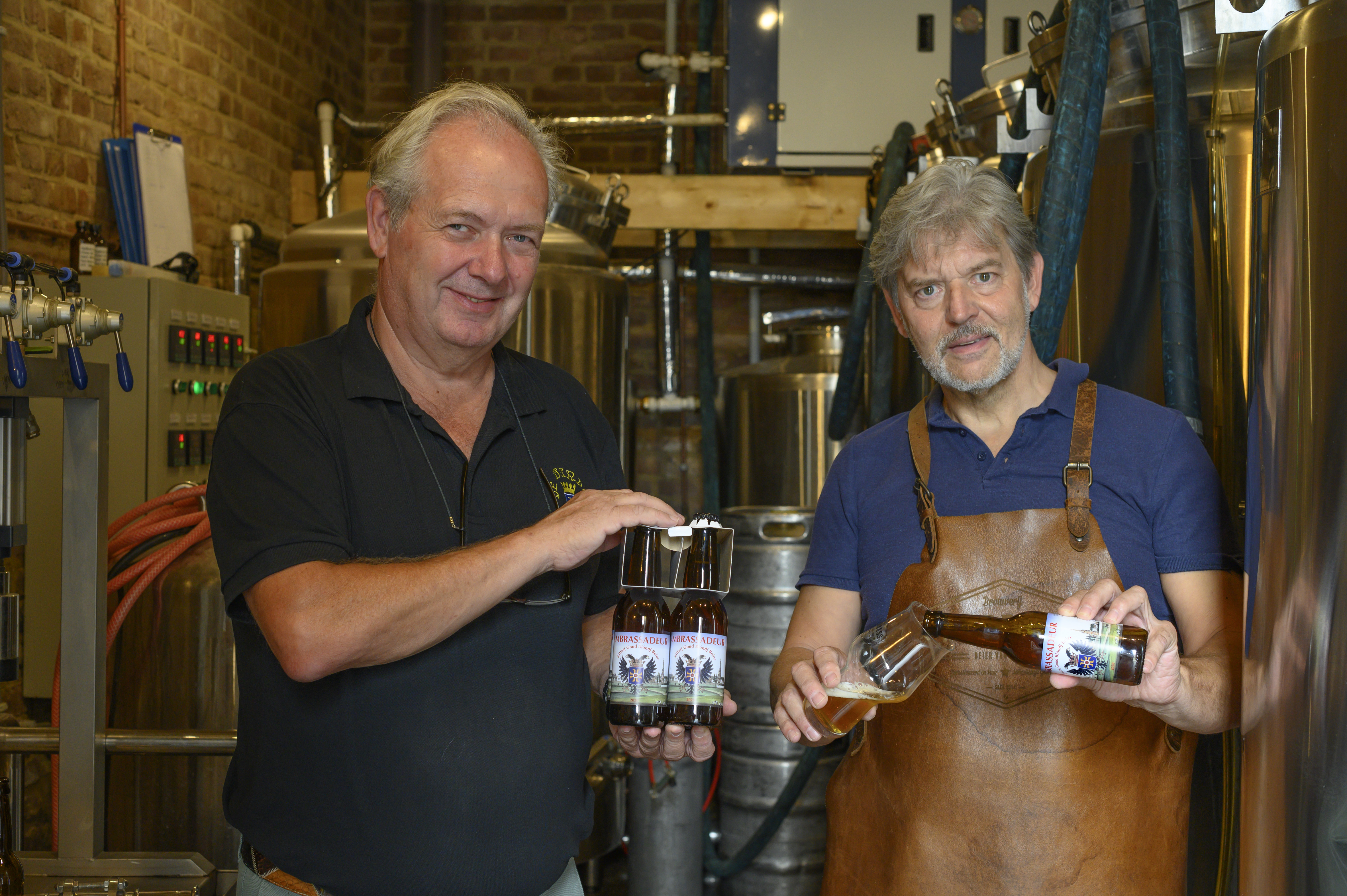 De Mander verkoopt laatste pakketten van Sittards bier Ambrassadeur