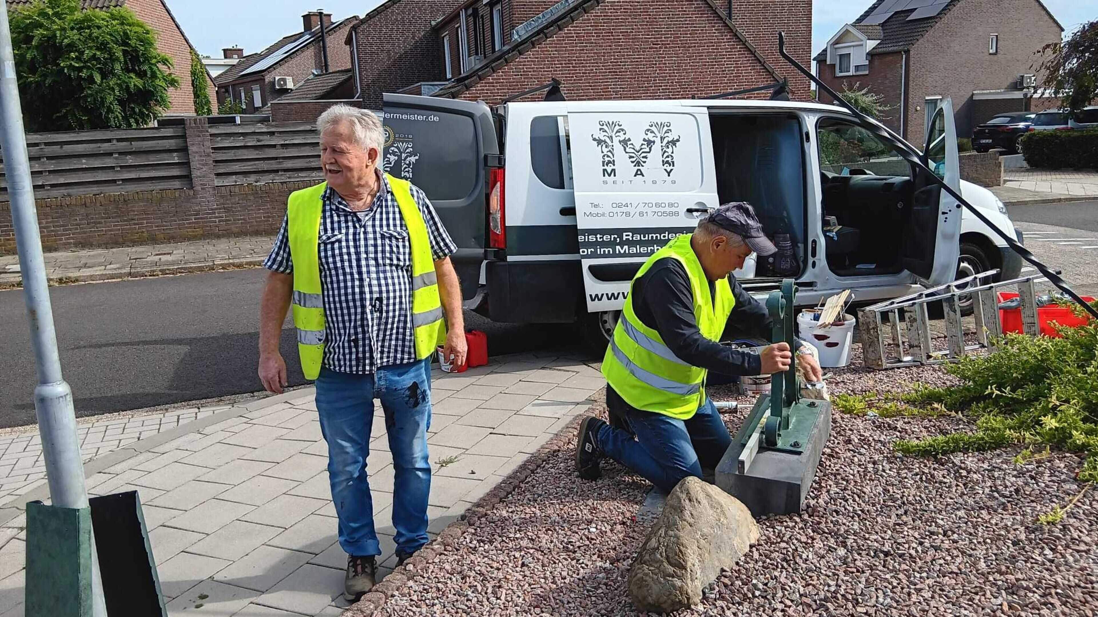 Wegkruis op prominent rustpunt processie Vijlen tot vreugde van de buurt weer toonbaar gemaakt
