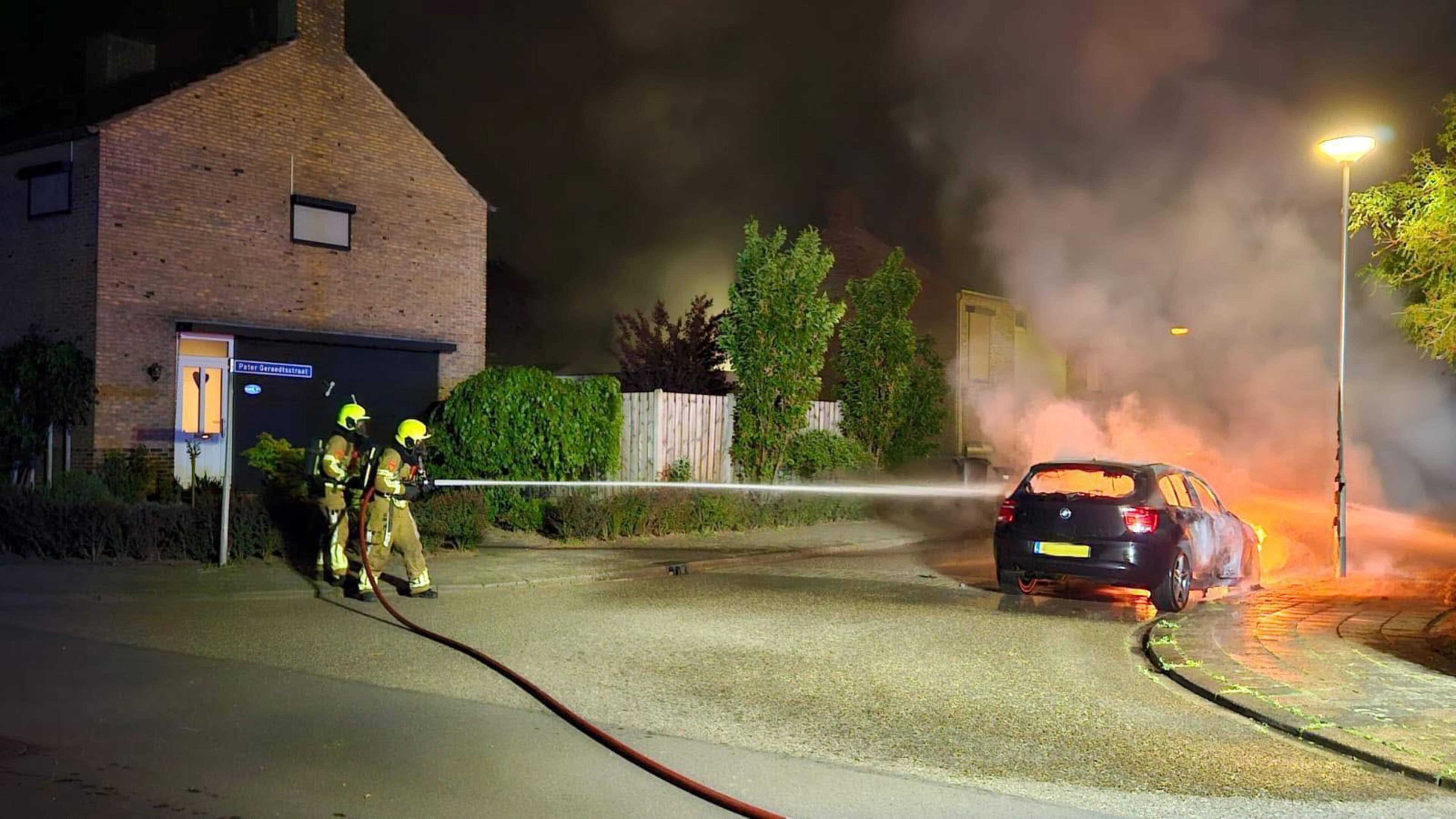 Auto gaat in vlammen op in Swalmen