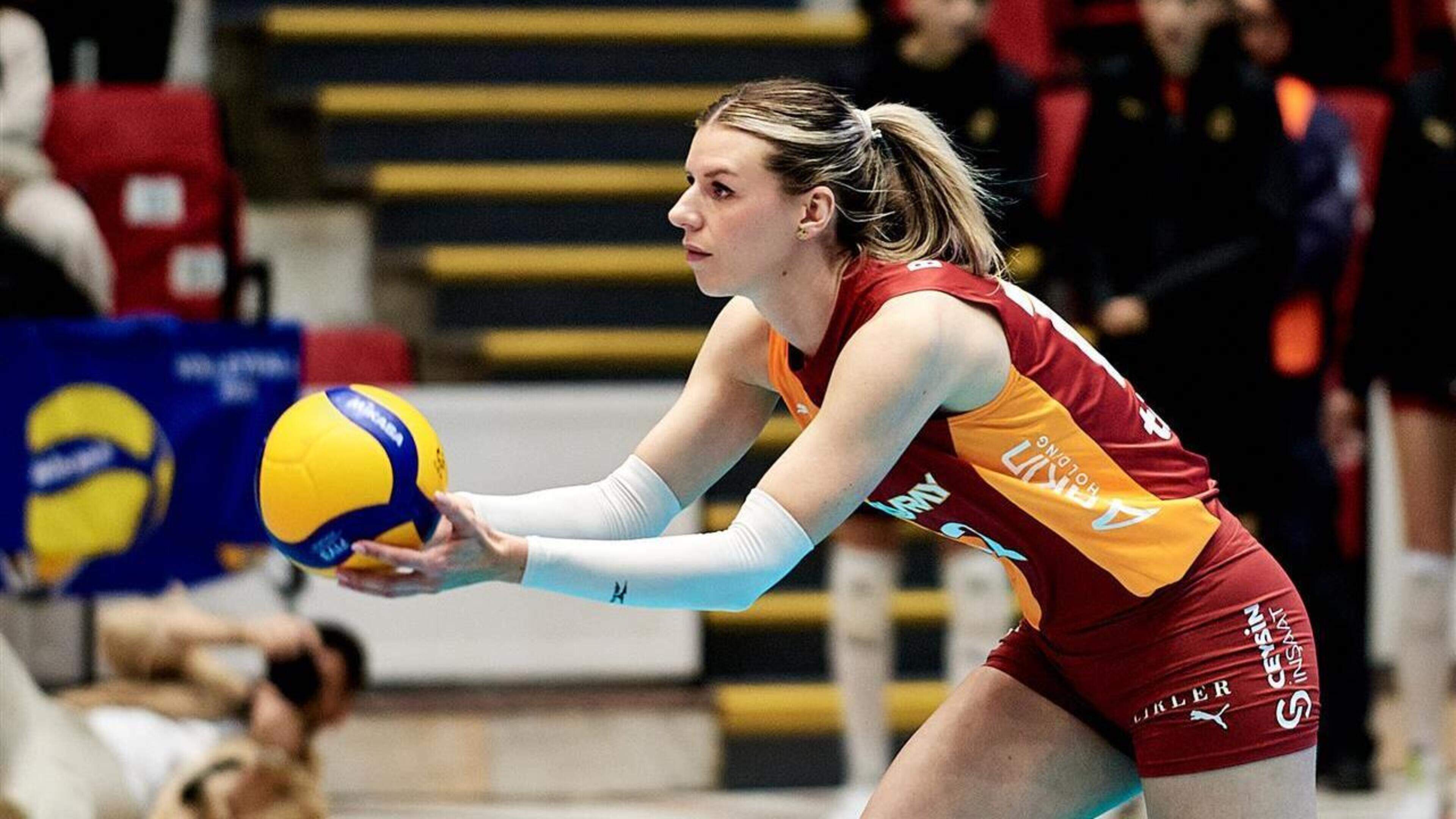 Topvolleybalster Britt Bongaerts (29) uit Roermond treft in Europese finale haar grote concurrente i