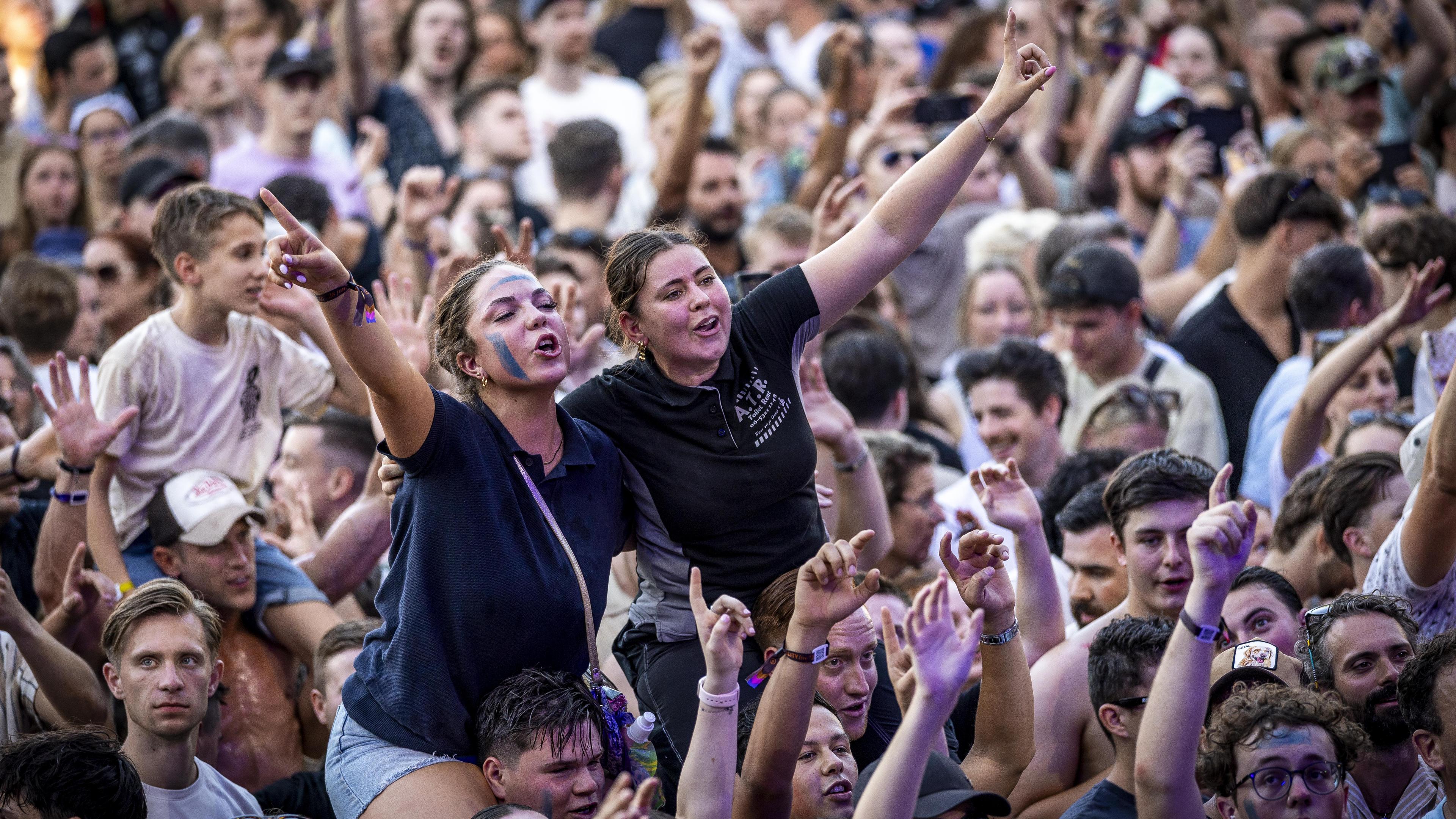 Terugkijken: dit was de eerste dag van Parkcity Live in Heerlen met Rowwen Hèze, Kane en Flemming