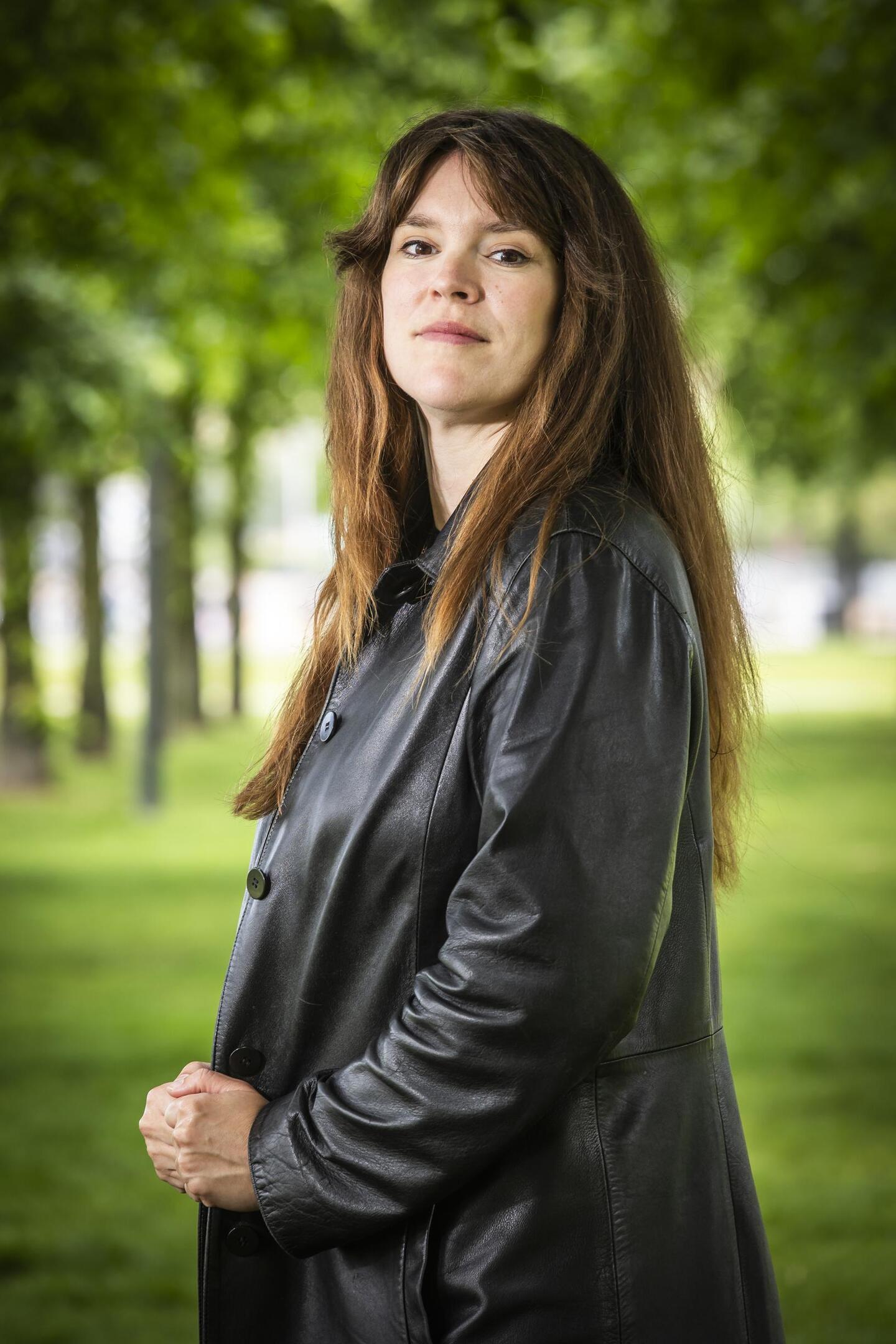 In ‘Onderland’ beschrijft Alma Mathijsen hoe misbruikslachtoffers zich ...