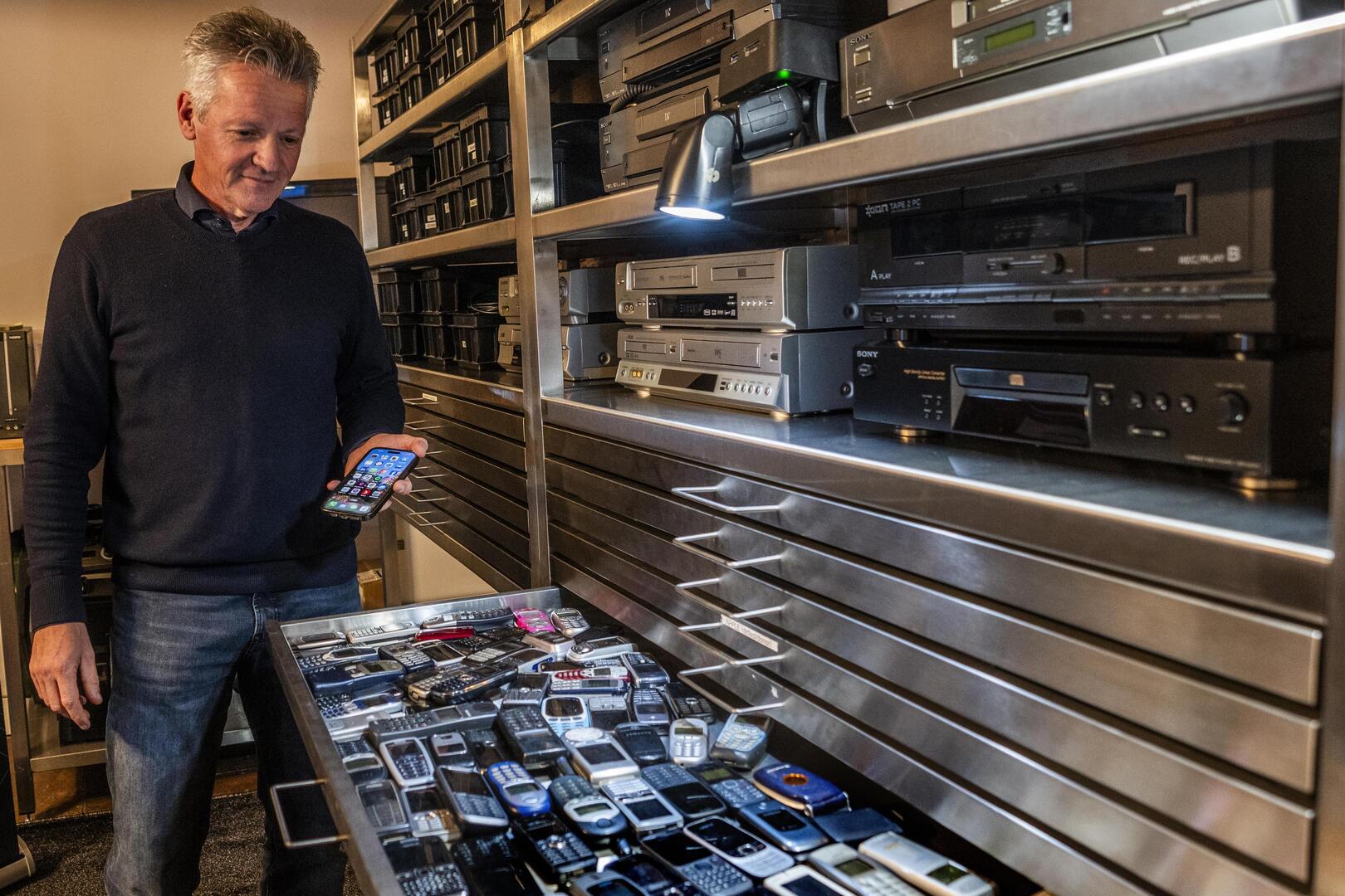 Dit Maastrichtse bedrijf mag als enige in Nederland mobieltjes van  overledenen kraken met geheime software | De Limburger