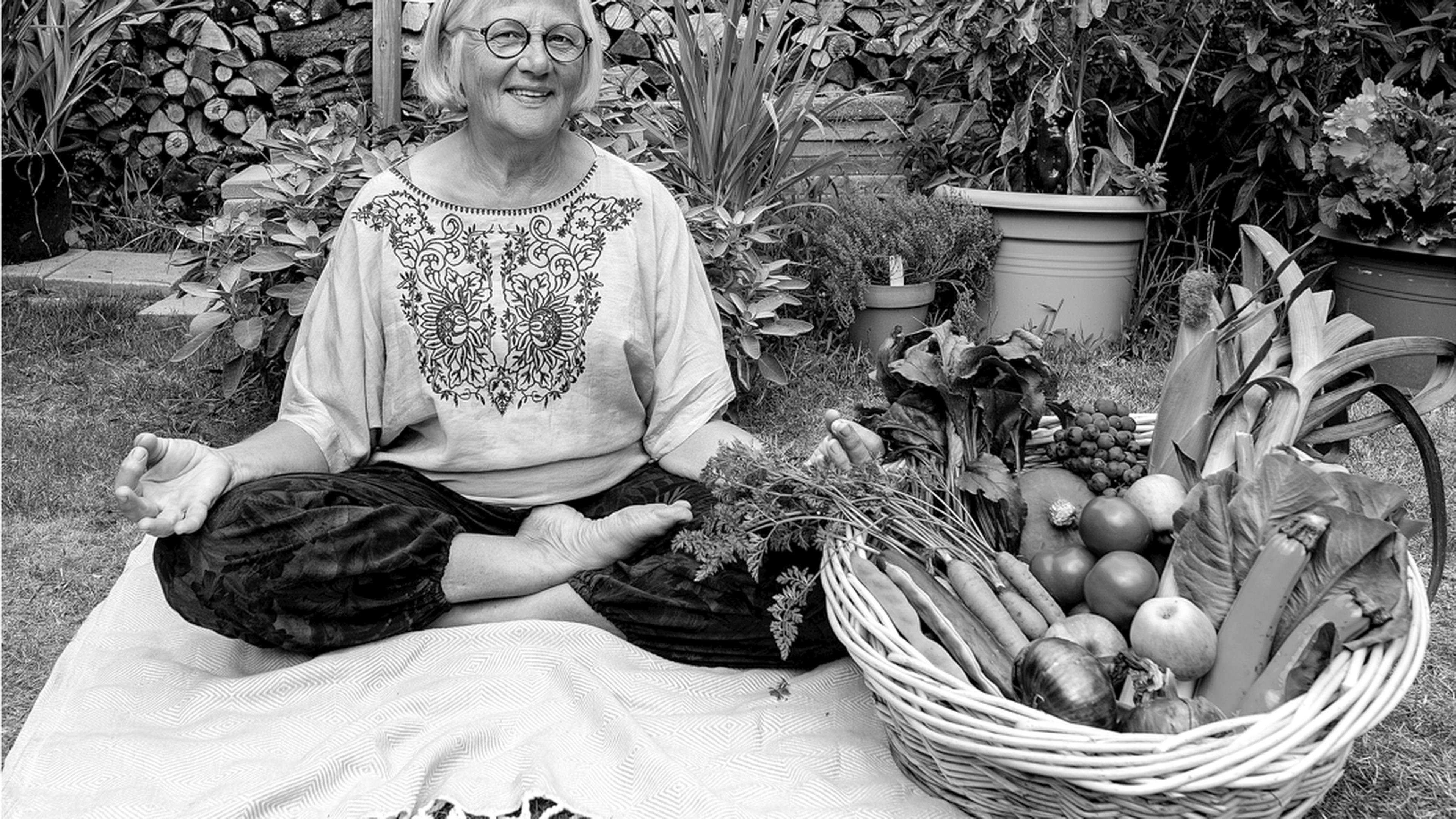 Nelly Hamel leeft na jaren Hare Krishna tevreden met haar moestuin en modern spijkerbedje