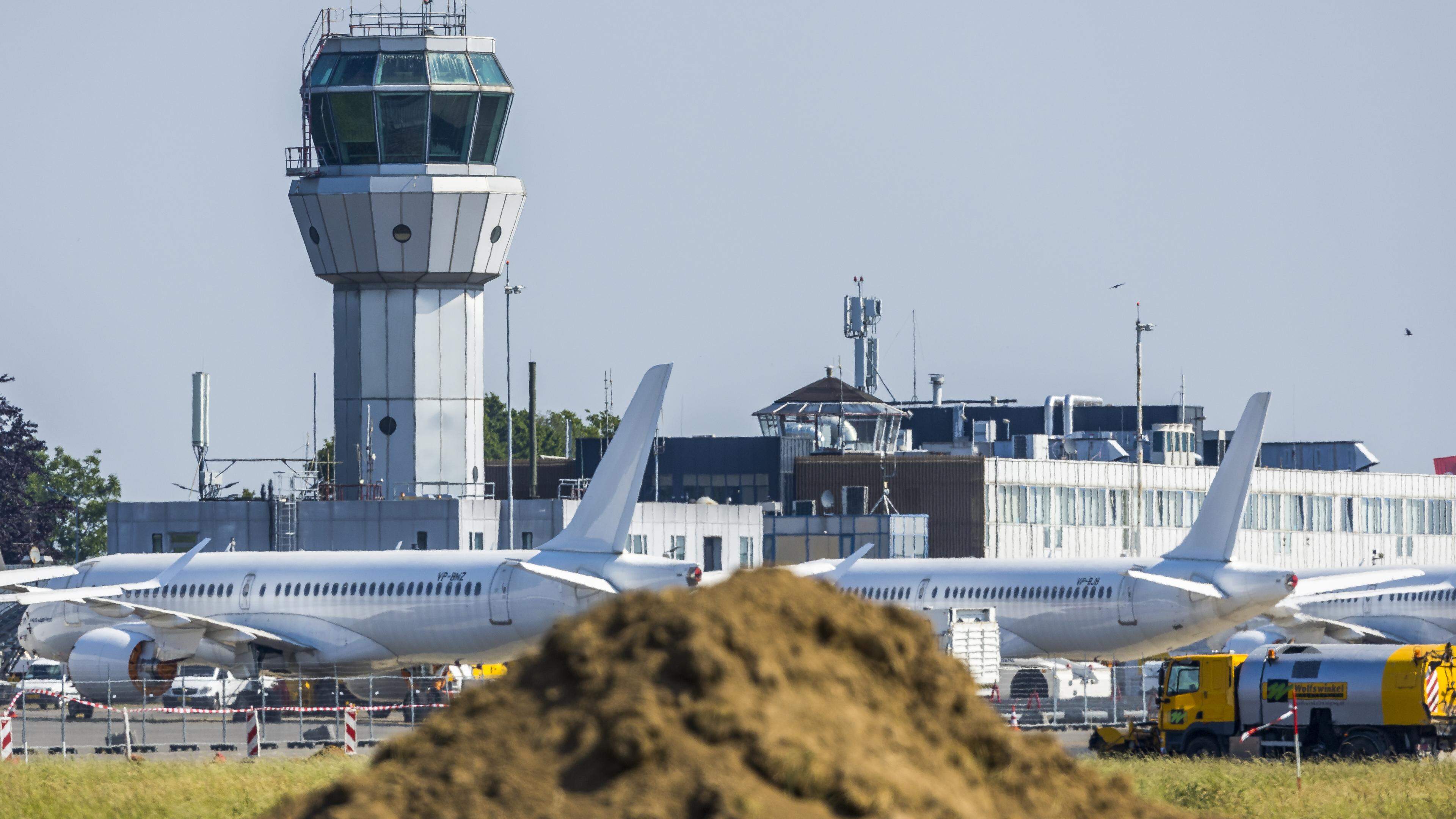 Douanier uit Brunssum deelde informatie Maastricht Aachen Airport met veroordeelde drugscrimineel ‘R