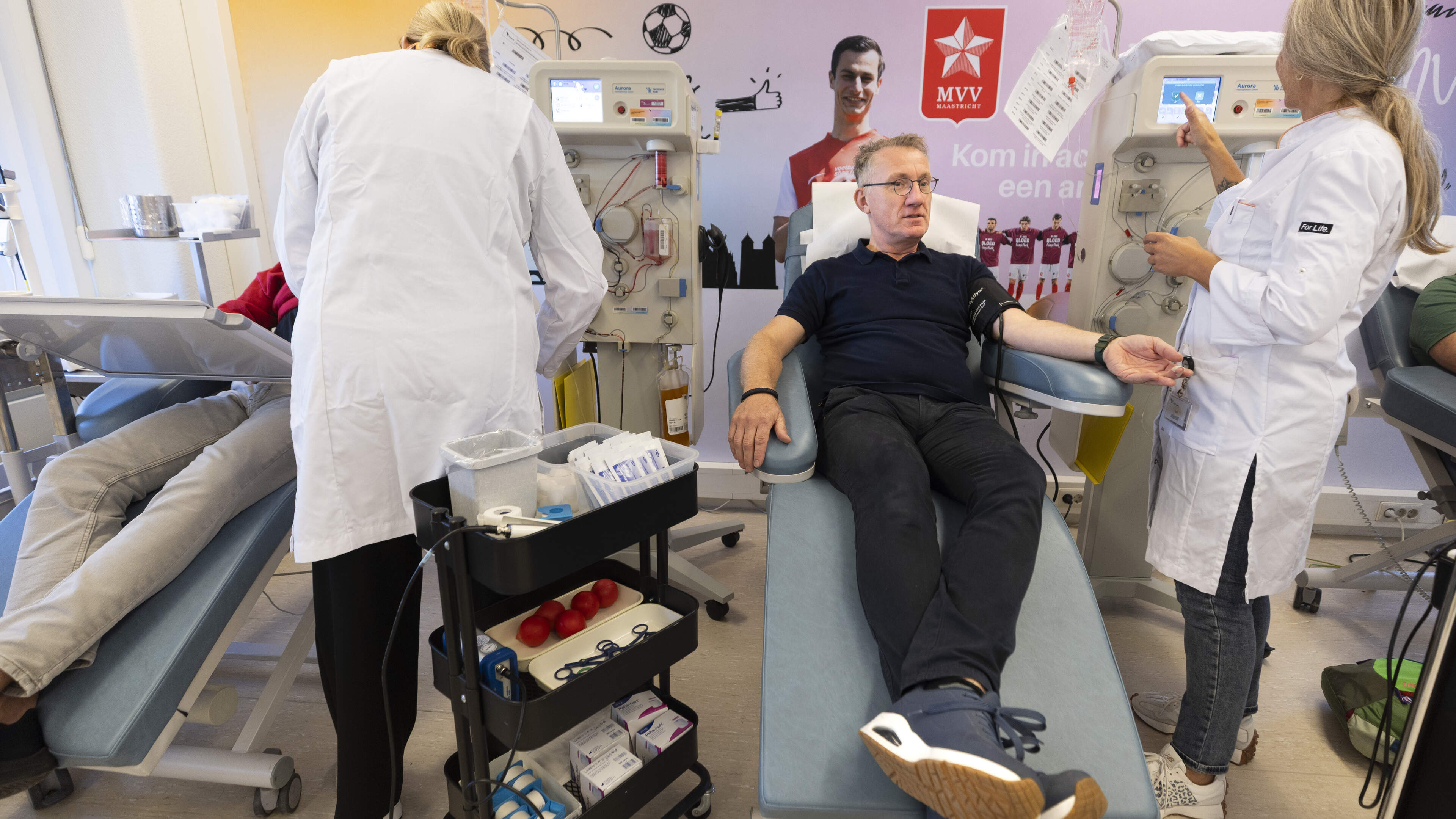 Bloeddonor Pascal (53) uit Itteren gaf al een badkuip vol en voelt zich daar kiplekker bij
